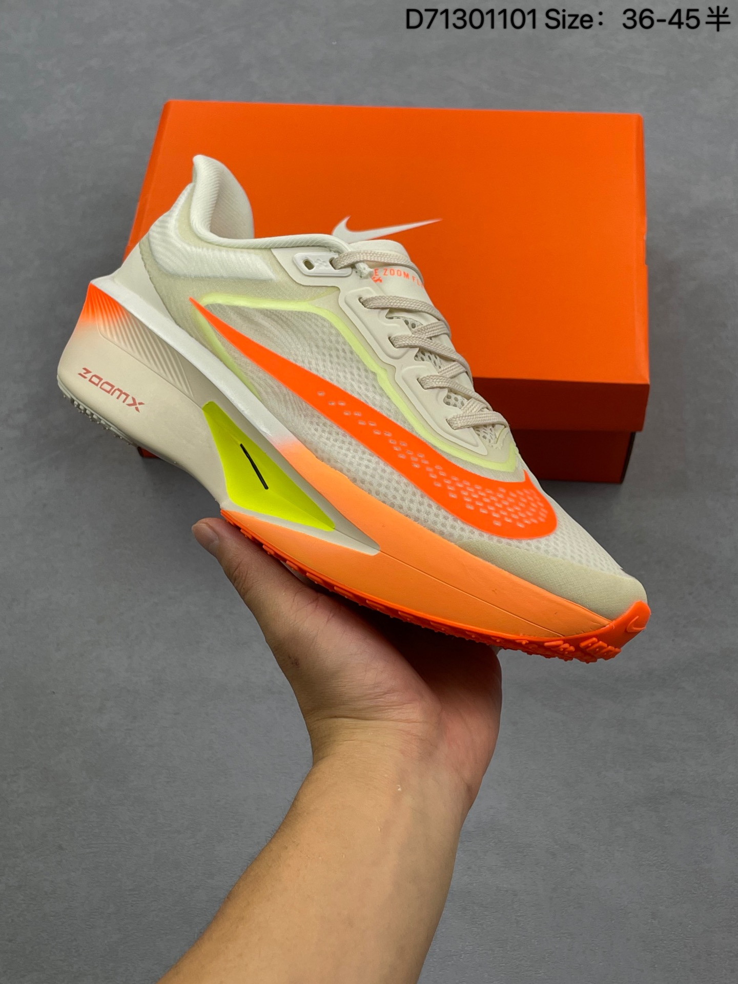 💰150
NIKE耐克Zoom Fly 6 马拉松碳板米黑跑步鞋男女同款运动鞋FN8455-001春新款ZOOM FLY 6 PRM缓震轻便跑步鞋。这款鞋在继承了 Nike Zoom Fly 5 的基础上，承诺为跑者带来更上一层楼的体验。它还继承了 Nike Vaporfly 3 和全新 Nike Alphafly 3 的设计风格，展现出更为简约和轻盈的外形。尤其是鞋跟部分，进行了重大改造，不仅提升支撑性，也增加了美观度。在 ZoomX 泡棉成功的基础上，Zoom Fly 6 引入更进一步的缓冲系统，为软硬适中和快速响应之间提供更好的平衡，满足长距离跑和短跑的需求。随着鞋跟和整体结构的可能改进，Zoom Fly 6 为跑者提供更好的稳定性和舒适度，这对于需要适应各种地形和跑步条件的跑者来说尤为重要。对于鞋面的改良，使用新的材料或构造技术，以实现更好的贴合和透气性，这将进一步提升鞋子的舒适度和性能。
货号：FN8454 104
编码：D71301101
Size:36～45B