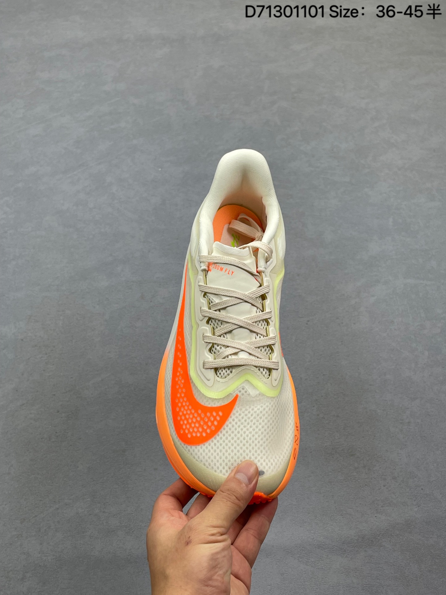 💰150
NIKE耐克Zoom Fly 6 马拉松碳板米黑跑步鞋男女同款运动鞋FN8455-001春新款ZOOM FLY 6 PRM缓震轻便跑步鞋。这款鞋在继承了 Nike Zoom Fly 5 的基础上，承诺为跑者带来更上一层楼的体验。它还继承了 Nike Vaporfly 3 和全新 Nike Alphafly 3 的设计风格，展现出更为简约和轻盈的外形。尤其是鞋跟部分，进行了重大改造，不仅提升支撑性，也增加了美观度。在 ZoomX 泡棉成功的基础上，Zoom Fly 6 引入更进一步的缓冲系统，为软硬适中和快速响应之间提供更好的平衡，满足长距离跑和短跑的需求。随着鞋跟和整体结构的可能改进，Zoom Fly 6 为跑者提供更好的稳定性和舒适度，这对于需要适应各种地形和跑步条件的跑者来说尤为重要。对于鞋面的改良，使用新的材料或构造技术，以实现更好的贴合和透气性，这将进一步提升鞋子的舒适度和性能。
货号：FN8454 104
编码：D71301101
Size:36～45B