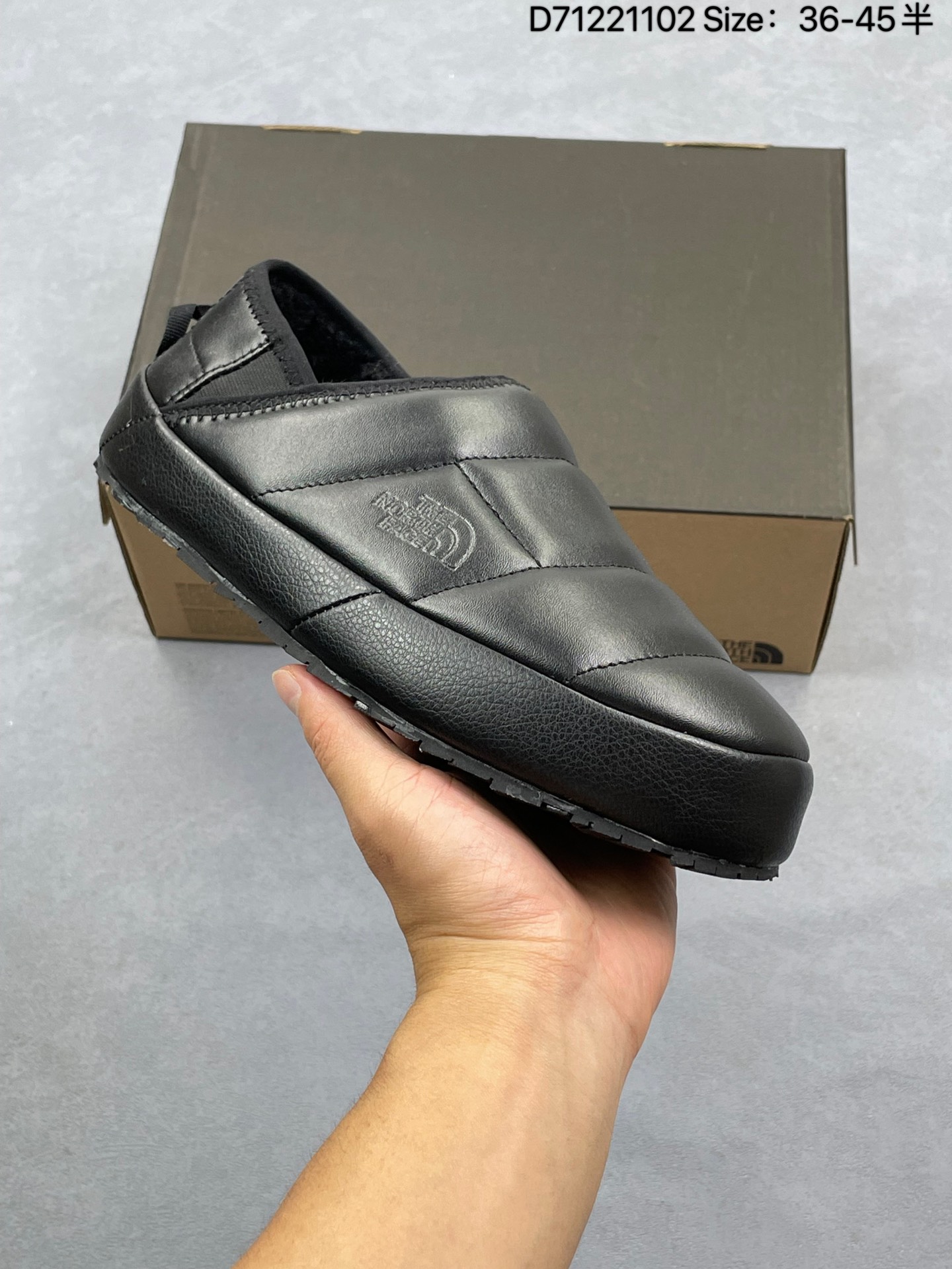 💰110
The North Face/北面/乐斯菲斯 男女鞋采用尼龙布填充棉鞋面材质,内嵌毛绒里衬和鞋垫,保暖锁热,外置防滑耐磨橡胶底片❗️户外轻旅者鞋履,著名户外品牌-北面The North Face THERMOBALL™ TRACTION MULE V 牵引5代系列户外穆勒风舒适保暖休闲运动踩跟便鞋“ NS85R
类型:男女鞋
码数:36 36.5 37 38 38.5 39 40 40.5 41 42 42.5 43 44 45
编码:D71221102