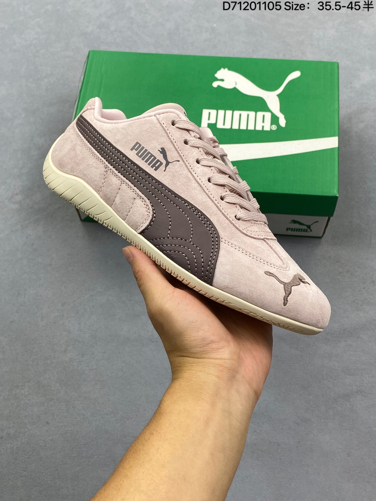 💰100
The Open Product x Puma Speedcat 极速赛车系列彪马低帮生活休闲鞋
#原装档案原数据纸版楦型 采用原厂固色翻毛皮鞋面材质 二次成型’猛帮‘成型工艺
货号：404370-02
尺码：36 37 37.5 38 38.5 39 40 40.5 41 42 42.5 43 44  45
编码D71201105