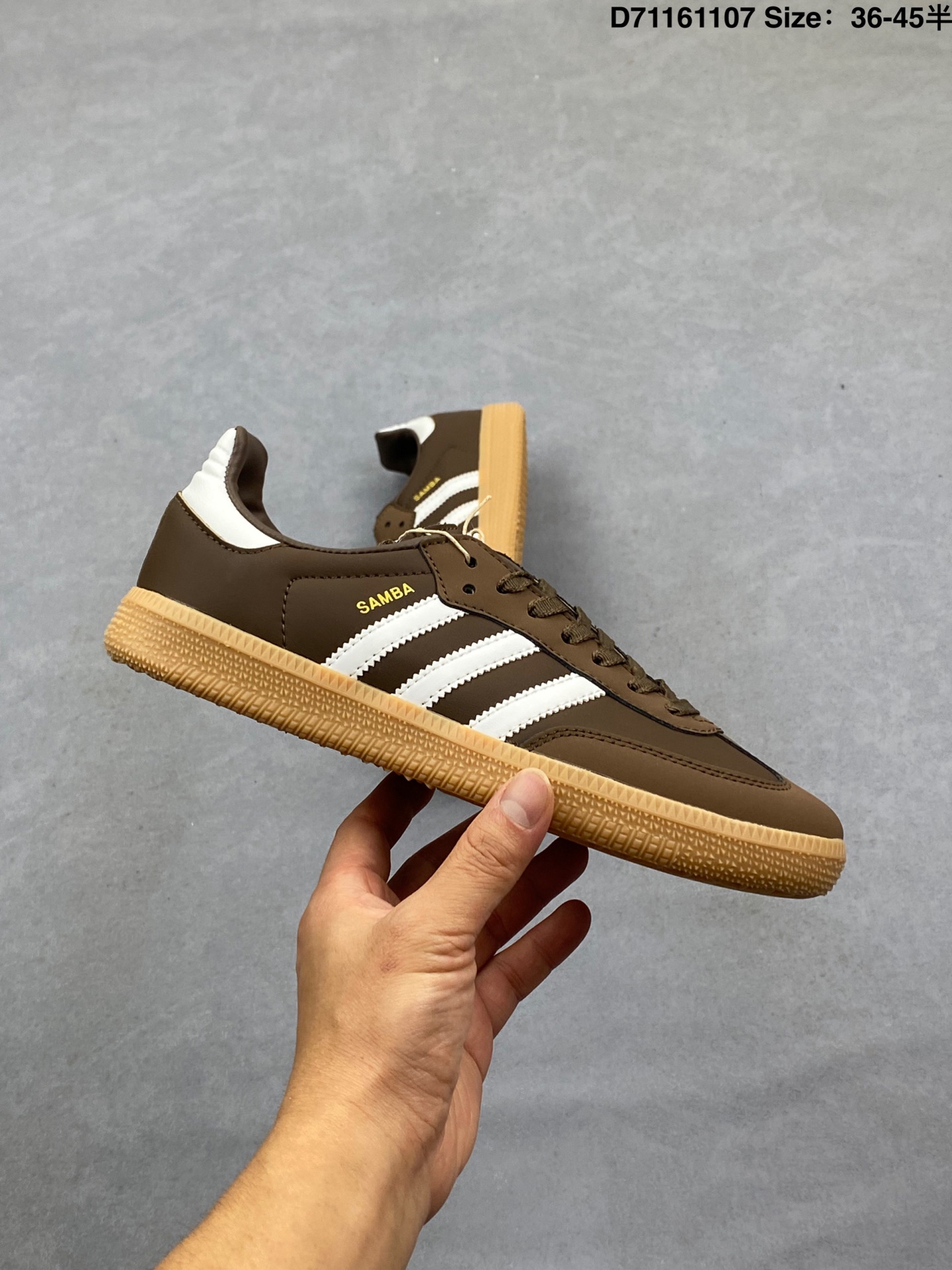 💰80
Nike/耐克 男女鞋半码制，原楦原纸版数据开发，采用软质纤维革组合磨砂革饰片鞋面材质，内环保可再生海玻璃鞋垫，外置RB耐磨防滑橡胶大底❗️带你回味最原始的永远经典，阿迪达斯/三叶草Adidas Originals Samba OG"Earth Strata"桑巴舞系列绅士德训足球风百搭低帮休闲运动板鞋“皮革可可棕白焦糖底 IE6522

类型：男女鞋
码数：36 36.5 37.5 38 38.5 39 40 40.5 41 42 42.5 43 44 45
编码：D71161107