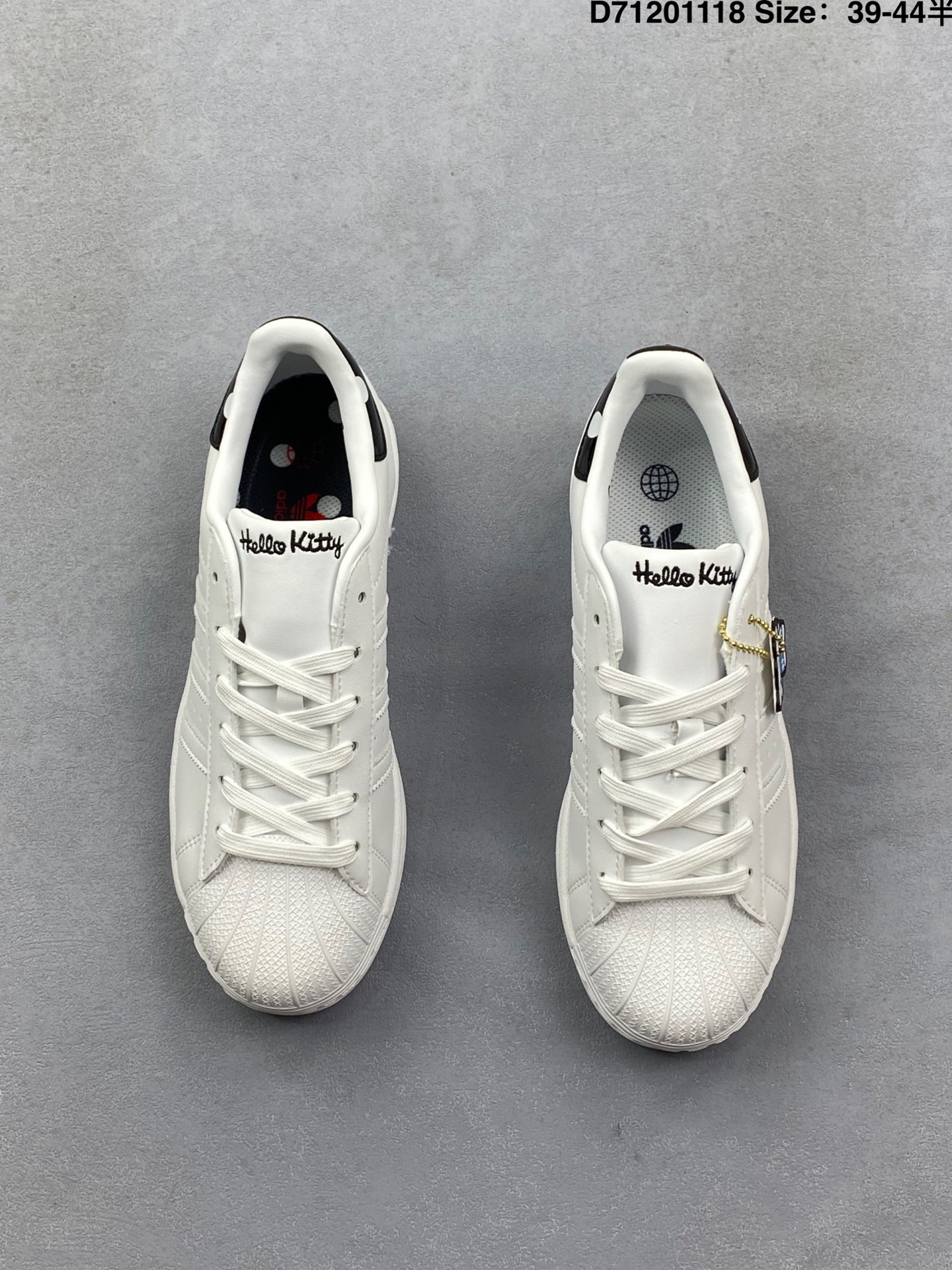 💰100
阿迪达斯adidas三叶草 Originals Superstars”White/Red Laceless“”黑绿 贝壳头弹力带鞋舌经典百搭休闲运动板鞋货号:GY3428与众不同是你的追求。adidas Superstar,自70年代问世以来很快成为潮流先锋,力求以突破界限的态度和不断进化的设计作为立身之本。这款经典鞋,灵感源自”遥远的星系“。由adidas联手迪士尼打造,融合别致配色和图案,致敬《星球大战》中曼达洛人的冒险精神
货号:JP8164
尺码:35 36 36.5 37 38 38.5 39 40 40.5 41 42 42.5 43 44 45
ID:D71201118