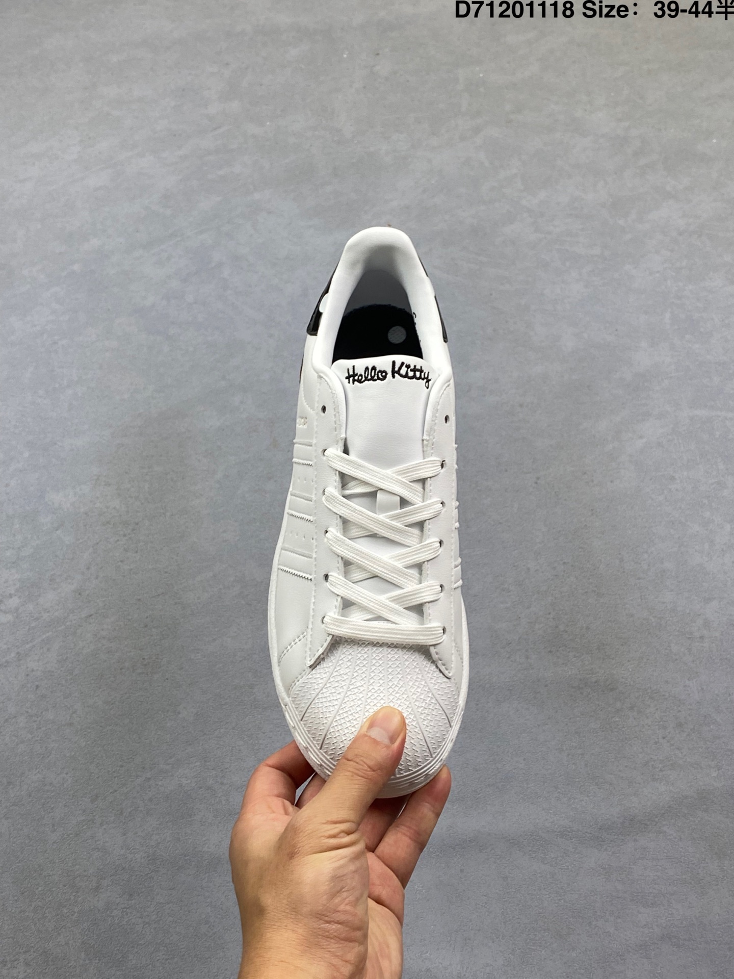 💰100
阿迪达斯adidas三叶草 Originals Superstars”White/Red Laceless“”黑绿 贝壳头弹力带鞋舌经典百搭休闲运动板鞋货号:GY3428与众不同是你的追求。adidas Superstar,自70年代问世以来很快成为潮流先锋,力求以突破界限的态度和不断进化的设计作为立身之本。这款经典鞋,灵感源自”遥远的星系“。由adidas联手迪士尼打造,融合别致配色和图案,致敬《星球大战》中曼达洛人的冒险精神
货号:JP8164
尺码:35 36 36.5 37 38 38.5 39 40 40.5 41 42 42.5 43 44 45
ID:D71201118