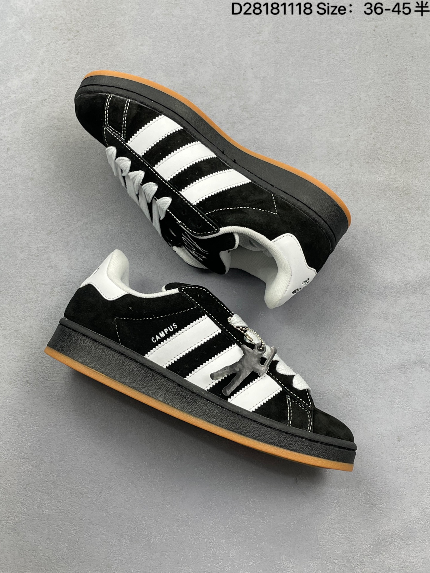 💰90
✅AD Originals Campus 00s 学院系列面包风经典复古低帮百搭休闲运动板鞋 HP6405 原鞋开发 正确版型 市面唯一全鞋采用原厂头层SD皮料 正确宽版鞋盒 清洁度完美 诠释最高工艺 这次 Originals 选择了以经典复古鞋型 Campus 为蓝本打造全新面包鞋 这款鞋型联名不断 冠希当年对它更是钟爱有加 论牌面丝毫不输贝壳头、Forum 等大热鞋型 这次 Campus 一改 80 年代的瘦长造型 鞋舌、鞋身、鞋底甚至细节都变大了 营造出千禧年前后流行的面包鞋宽大廓形 因此鞋名改为 Campus 00s 鞋身采用绒面皮料搭配白色常规皮革 质感上还是延续了经典 Campus 的设计 鞋舌填充更加饱满 让鞋款整体看起来更加圆润 搭配上这款浅蓝配色 「蓝胖子」造型真的很可爱 鞋舌还加入了与以往 Campus 不同的全新三叶草 Logo 令造型更具千禧气息 鞋带也采用了加宽的设计 如果你不喜欢 这次还附送了传统鞋带可以替换 鞋底采用了米黄做旧设计 凸显鞋款的复古年代感 除了清新可人的浅蓝配色 还有一款酷灰配色 造型更加硬朗复古 而且相比浅蓝配色更加耐脏 尺码:36 36⅔ 37⅓ 38 38⅔ 39⅓ 40 40⅔ 41⅓ 42 42⅔ 43⅓ 44 44 ⅓ 45
编码:D28181118
