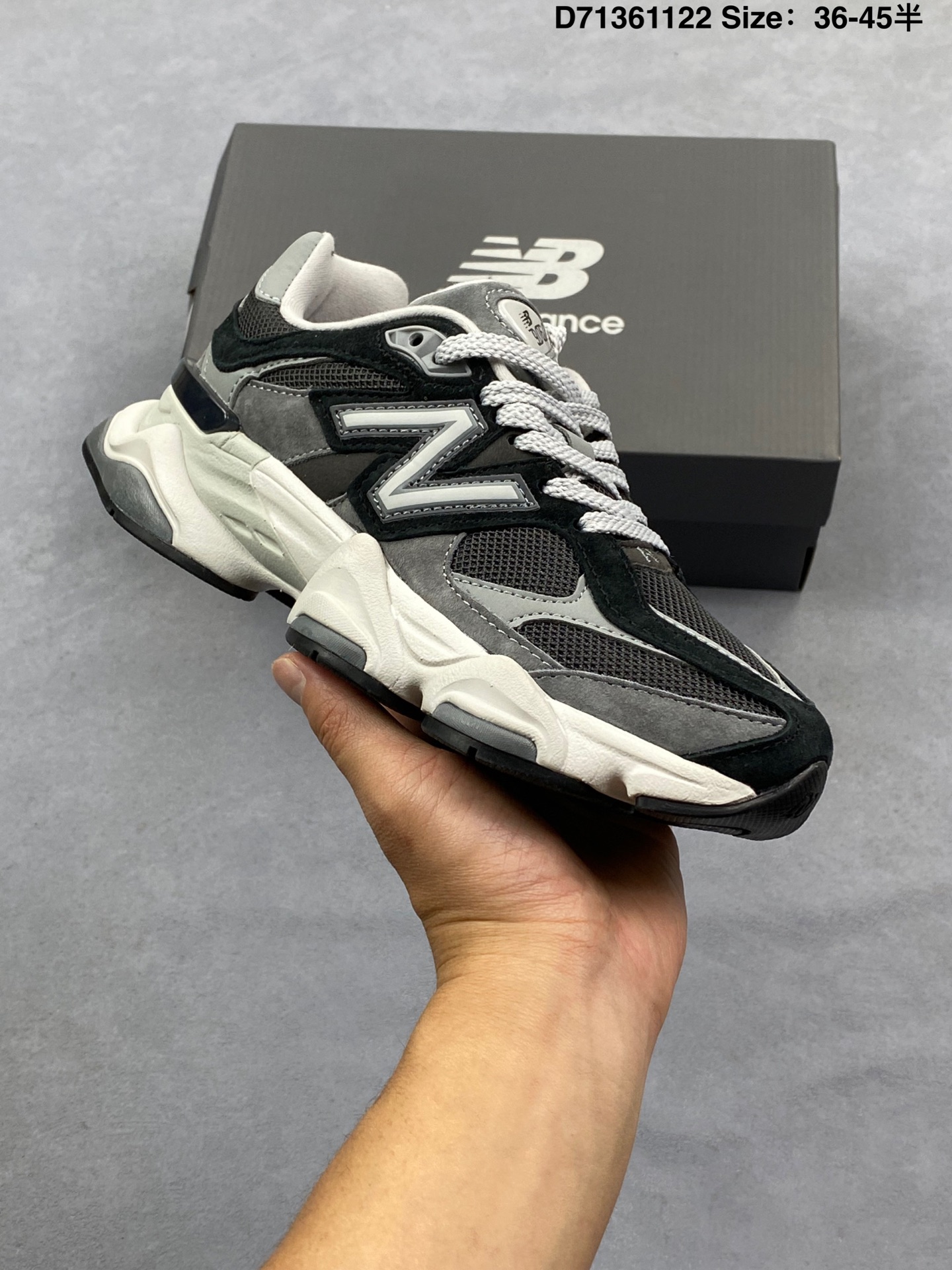 💰180
公司级✅Joe Freshgoods x New Balance NB9060 联名款 
复古休闲运动慢跑鞋
鞋款灵感源自设计师本人对夏日的怀日回忆。鞋面大身由空间双格及磨砂鞋面拼接而生，配以柔和、夏日氛围拉满#采用大面积网眼以及麂皮材质覆盖鞋身，还原经典气质。搭载ABZORB避震科技，由泡沫聚酯制成，上脚可以有效减少由鞋底反弹对身体及双腿的冲击力
货号 U9060BCG
Size 36 37 37.5 38 38.5 39 40 40.5 41 42 42.5 43 44 45 如图
ID:D71361122