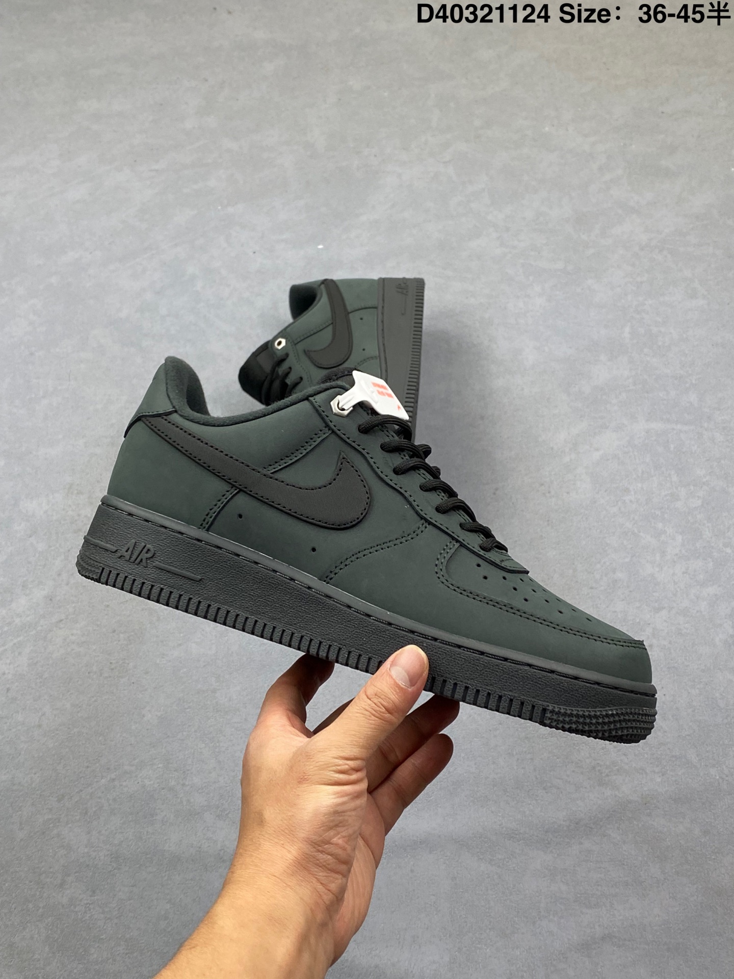 耐克Air Force 1 Low 空军一号低帮百搭休闲运动板鞋.柔软、弹性十足的缓震性能和出色的中底设计,横跨复古与现代的外型结合,造就出风靡全球三十多年的Force 1. 货号:DH4406-100 923044 100 CJ9179 200 ID:D40321124