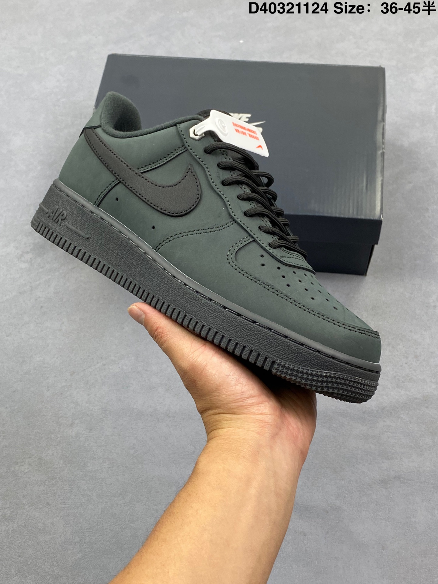 耐克Air Force 1 Low 空军一号低帮百搭休闲运动板鞋.柔软、弹性十足的缓震性能和出色的中底设计,横跨复古与现代的外型结合,造就出风靡全球三十多年的Force 1. 货号:DH4406-100 923044 100 CJ9179 200 ID:D40321124