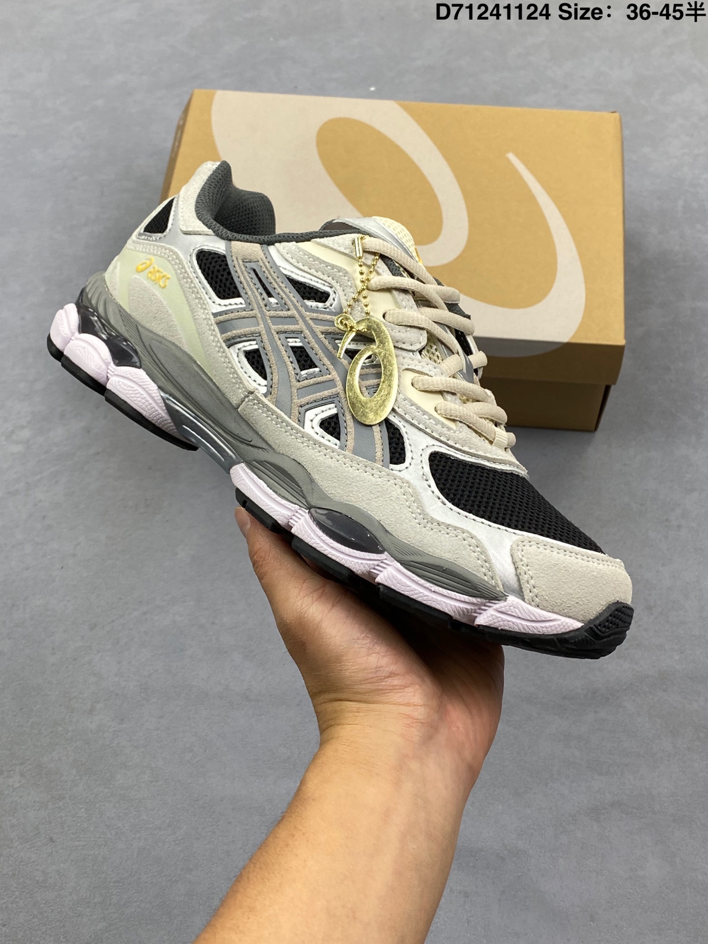 💰120
ASICS GEL-NYC 亚瑟士 透气网眼鞋面 配合部分合成革材质 采用全新AHAR+橡胶材质 更加耐磨
货号:1201A789-250
尺码:36 37 37.5 38 39 39.5 40.5 41.5 42 42.5 43.5 44 45
ID:D71241124