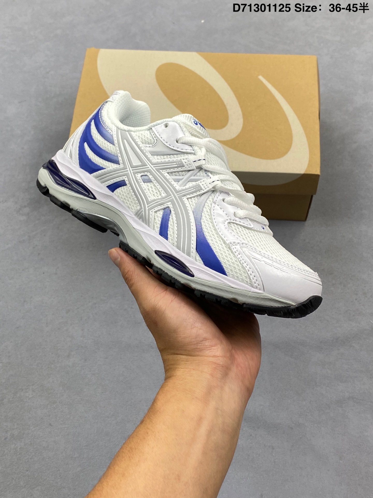 💰150
男女鞋半码制#原楦原纸版开发版型#采用牛剖革组合网眼布#中底搭载轻质柔软材料嵌入GEL胶缓震,外置耐磨橡胶外底❗️复古风潮来袭!日本专业跑鞋品牌·亚瑟士/ASICS Gel-Sekiran"Grey"凝胶赤炼系列低帮轻量健身户外缓震休闲运动跑步鞋
货号:1203A711-002
尺码:36 37 37.5 38 39 40 40.5 41.5 42 42.5 43.5 44 44.5 45
编码:D71301125