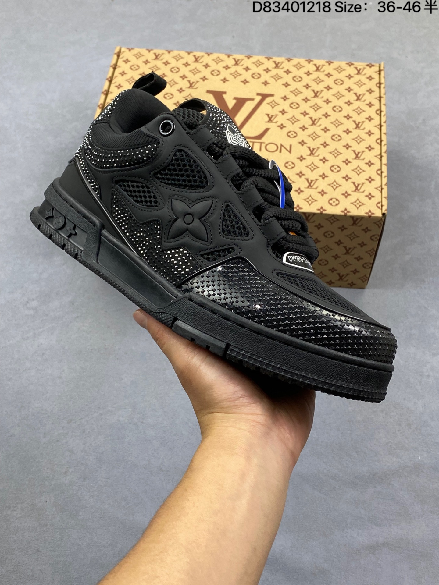 路易威登/Louis Vuitton LV路易威登板鞋 新款 LV Trainer最新配色运动鞋 L家 篮球鞋风格运动鞋 该鞋由艺术总监 VIRGIL ABLOH设计 垫脚聚米微料加透气英伦网布 编码:D83401218 #36-46