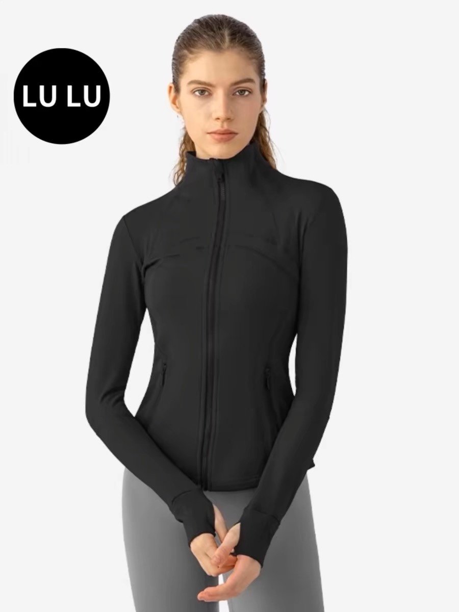 P140 顶尖现货 新款官网2万+Define 女子健身瑜伽夹克 *Nulu™运动外套露露lululemon. 大厂出货做工细节无忧. 穿上它分分钟小蛮腰大长腿两侧是公主线才能章显蚂蚁腰身材. 面料官方同款面料超级柔软不起球有弹性。 跑步健身 瑜伽运动都适合
专业运动面料 不一样的运动体验
轻柔亲肤立体剪裁设计 收腰显瘦不紧绷
背面假2件设计增添层次感 让背部显瘦
颜色:黑色 白色 卡色
尺码:M—XXL
M 胸围86 连肩袖长64 衣长53
L 胸围90 连肩袖长65 衣长54
XL 胸围94 连肩袖长66 衣长55
XXL 胸围98 连肩袖长67 衣长56
试穿效果:160 48KG M合身
单位CM 手工测量 误差难免。