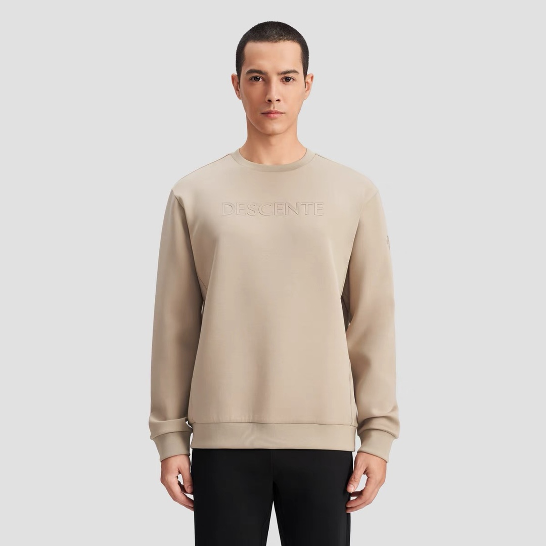 P130 顶尖现货 新品DESCENTE迪桑特ESSENTIAL系列男士空气层卫衣针织套头衫
采用NubornAir空气层定制原厂面料 触感细腻 手感顺滑 柔软亲肤 3D立体剪裁 侧缝贯穿式拼接 减少日常穿着运动时带来的摩擦 版型宽松 给予舒适遮盖 简约舒适的运动圆领套头衫 两色可选 可搭情侣 从运动到日常都能舒适随行
颜色:卡其色 黑色
尺码 :M-3XL
M衣长64胸围108袖长60肩宽45
L衣长66胸围112袖长62肩宽47
XL衣长68胸围116袖长64肩宽49
XXL衣长70胸围120袖长66肩宽51
3XL衣长72胸围124袖长68肩宽53