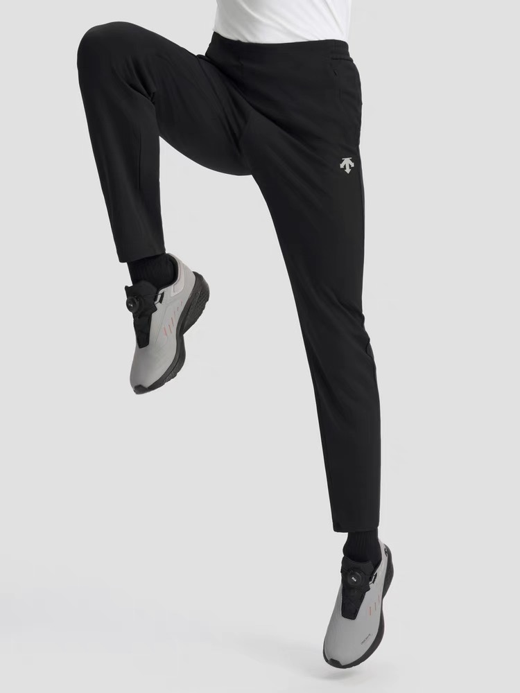 P150 顶尖现货 DESCENTE迪桑特训练运动健身男士加绒防水透湿保暖梭织运动长裤
T20超细尼龙纤维,布面做了纳米防水,和超细摇粒复合,更亲肤保暖,透气不闷热,迪桑特品牌特性不用多说,官网复刻。
无静电,复刻爆款,梭织运动长裤
经典TRAINING系列梭织运动长裤。面料表面挺阔,内里厚绒加持,亲肤保暖的同时,具有防水透湿功能性。对称拉链口袋设计,兼具储物功能性与整体设计感场景适用综训都市通勤
颜色:黑色
尺码:M--3XL
M L XL XXL 3XL
裤长98 100 102 104 104
腰围78 82 86 90 94
臀围110 114 118 122 126
身高170 175 180 185 190
体重140 160 180 200 200+