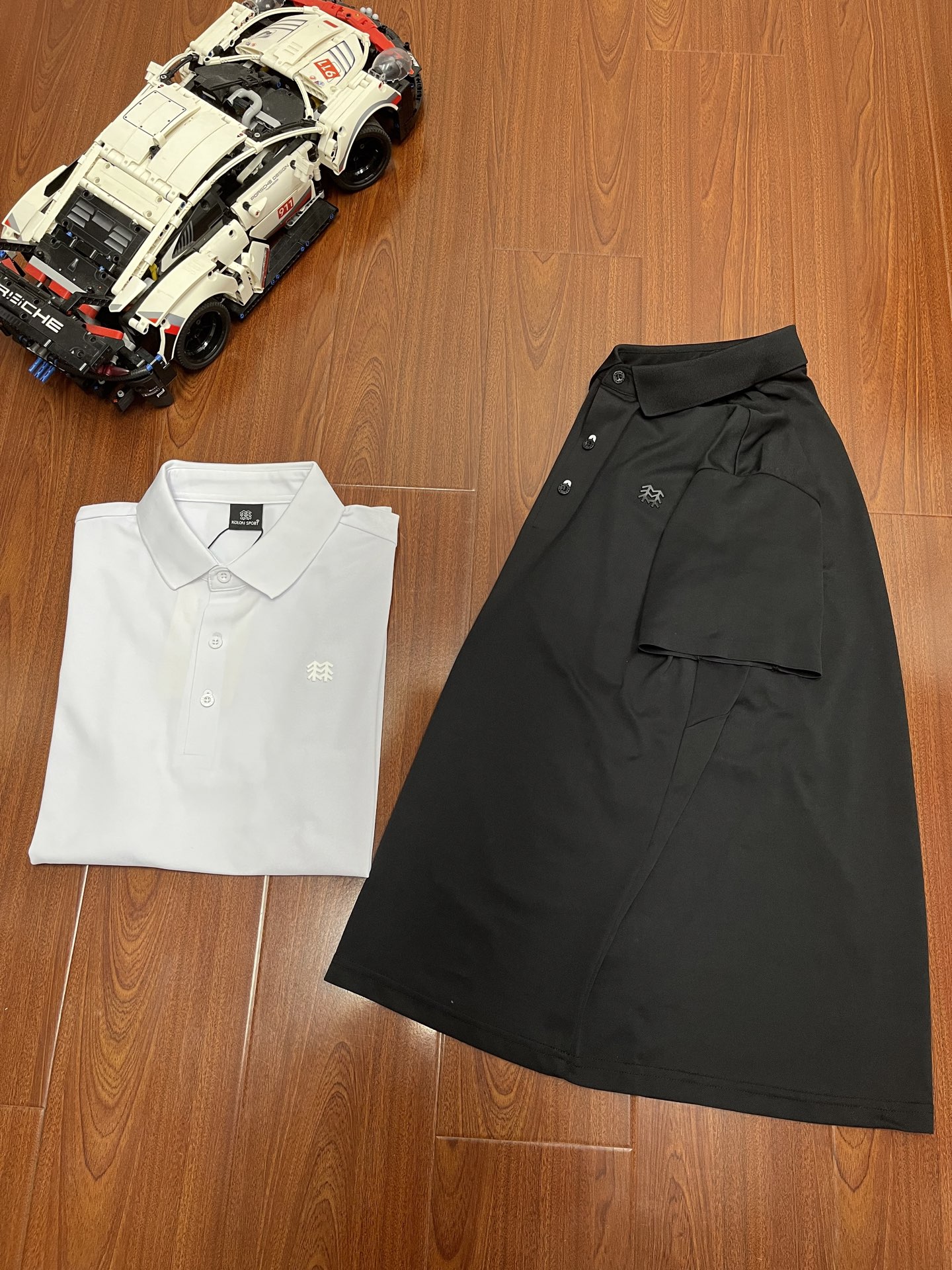 P110 顶尖现货 KOLONSPORT可隆户外男速干吸湿运动抗菌POLO衫绝对是您的不二之选!可搭情侣款!
可隆品牌在户外服饰领域一直处于领先地位,这款POLO衫更是凭借其出色的性能和品质,成为了众多户外爱好者的心头好!
首先,这款KOLONSPORT可隆户外男速干吸湿运动抗菌POLO衫采用了速干材质,能够快速吸湿排汗,让您在运动时保持干爽舒适。同时,抗菌技术的运用,能够有效抑制细菌繁殖,减少运动时汗液对肌肤的刺激。
除此之外,这款POLO衫还采用了优质的面料,柔软舒适,贴合肌肤,让您在运动时更加自如、舒适。独特的领口设计,提高了颈部保护性,让您在户外运动中更加安全。
更为重要的是,可隆户外男速干吸湿运动抗菌POLO衫的款式简约大方,百搭时尚,无论您是喜欢休闲风格的户外运动,还是喜欢冒险挑战的户外探险,都能找到属于自己的那一款。
赶快行动起来,让这款KOLONSPORT可隆户外男速干吸湿运动抗菌POLO衫成为您户外运动中的得力助手,让您的运动更加愉快、舒适!KOLON SPORT可隆户外男速干吸湿运动抗菌POLO衫【SECO空气POLO】
颜色:黑色 白色
尺码:M- XXL
M: 衣长66胸围100肩宽44
L: 衣长68胸围102肩宽46
XL:衣长70胸围108肩宽48
XXL:衣长72胸围112肩宽50