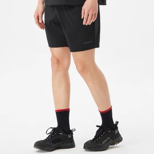 P110 顶尖现货 KOLON SPORT可隆男士户外速干运动短裤
官w在售,很硬的一批货,
面料质感做工品相都相当完美,懂货的兄弟一眼就看的出...客供机能速干面料,具有很高的拉伸性能
除了提供耐磨性外,穿起来也非常舒适,
并提供极大的运动自由度和高度的舒适度
适合进行各种有氧运动时穿着,更舒适灵活
超强,吸湿排汗,透气,轻量,速干,抗皱,拼接剪裁,活动自如。
裤绳绳头的紫色和橘色撞色设计,是简约中的一个亮点!彰显个性!上身面料触感很清凉,透气排湿功能强大,可以快速挥发汗水防止产生异味,非常适合夏季穿着。
做工细节完美,立体剪裁设计,上身好看百搭不挑人,运动休闲两不误,喜欢的兄弟千万不要错过!
颜色:黑色,灰白色
尺码:M-XXL
M腰围74臀围100裤长48推荐130斤左右
L腰围78臀围104裤长50推荐150斤左右
XL腰围82臀围108裤长52推荐165斤左右
XXL腰围86臀围112裤长54推荐180斤左右