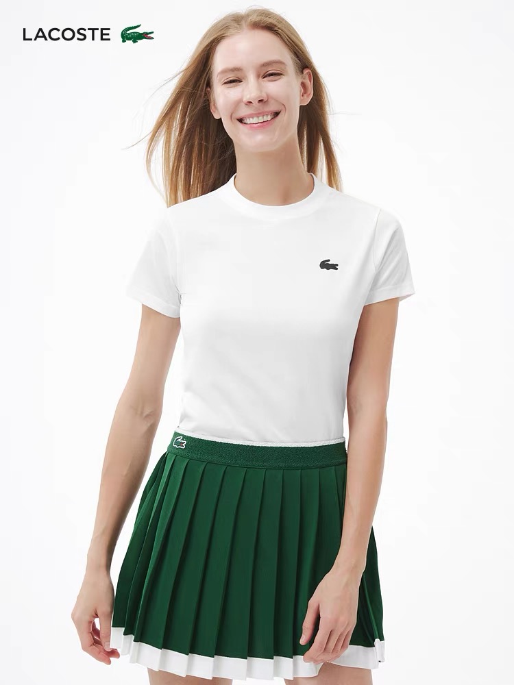 P90 顶尖现货 LACOSTE 鳄鱼🐊25ss最新的款式女士短袖。
这件T恤绝了定制式鳄鱼,经过两次洗水达到和原版一致的有软性,颜色也和面料一致!200g珠地面料,质感满满。这种面料有着良好的透气性,能让肌肤自由呼吸,即使在春日偶尔的升温天,也不会觉得闷热。它的吸湿性也很出色,保持身体干爽。
领口的扁机领设计,简约大方,贴合颈部,不会有紧绷感。精致的线条,让整体造型更显利落有型。
春天的穿搭,既要舒适又要时尚,这款T恤很合适。
经典的深蓝色调,沉稳又百搭,搭配卡其色休闲裤,无论是漫步街头,还是和朋友聚会,都能轻松驾驭,展现独特的个人风格。如果你也在寻找一件兼具品质与时尚的T恤,选它准没错。姐妹们喜欢的感紧入手…
颜色:藏青色、白色
尺码:34–40
34衣长57胸围84袖长16肩宽37
36衣长59胸围88袖长17肩宽38
38衣长61胸围92袖长17.5肩宽39
40衣长63胸围96袖长18肩宽40