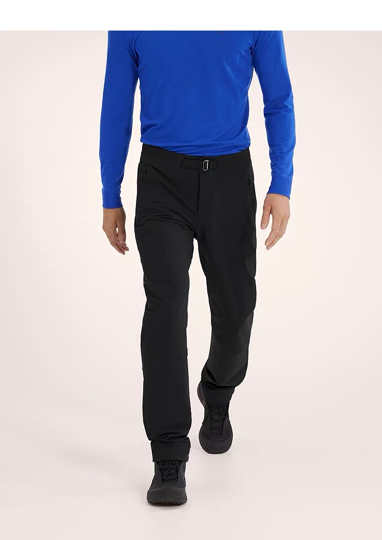 顶尖现货 2026年新款男士休闲裤工装裤配腰带款ARC'TERYX始祖鸟 两色鸟家新款顶级纯色软壳直筒休闲裤 长裤 徒步系列,采用高密度登山布面料!非常结实具备良好的透气性和运动自由度. 优良的户外登山四面弹,耐磨防泼水的功能! 军工级立体剪裁,自由活动不受拘束!简洁的造型非常大气!这款裤子的特点是/轻便/高弹力/防泼水/吸湿/排汗/弹力腰! 非常百搭,日常上班 户外运动都可以穿着此款经过鸟家多位著名设计师设计,是时尚休闲与户外运动的完美结合,所以无论您平时穿或者户外穿都是您的最佳选择.裁剪采用立体三维裁剪 使每个部位都更加的合体舒适 膝盖部分做了立体裁剪处理更加适合运动 经典万针刺绣鸟标 厚实大气 采用TerraTex进口四面弹面料、柔软舒适,此面料具有优异的耐用性、透气性和吸湿排汗性能,防泼水,非常方便.立体剪裁结构,胯部三角接片设计,符合人体工程学,运动不受限制 2个加大斜插口袋,放置物品更安全代工厂出货在工艺上的能力,的确是杠杠滴 抗静电,抗起球,挺括有型,透气性能好! 多的不讲,你光看图就明白,这件很DIAO的,稀缺货 颜色 : 黑色 灰色 裤长99臀围98腰围80建议100-120斤 L裤长100臀围102腰围84建议120-140斤 XL裤长101臀围106腰围88建议140-160斤 XXL裤长102臀围110腰围92建议160-180斤 3XL裤长103臀围114腰围96建议180-200斤