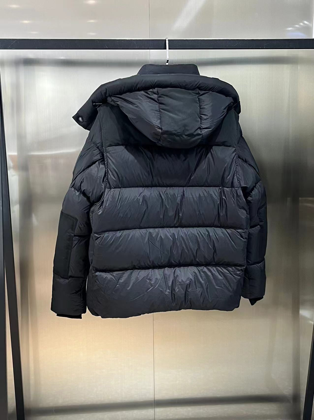 High-end Burberry down jacket, versatile as coat or vest. Waterproof, windproof, lightweight. 95% white duck feather, warm design. Unisex sizes 48-56.-Big cat
