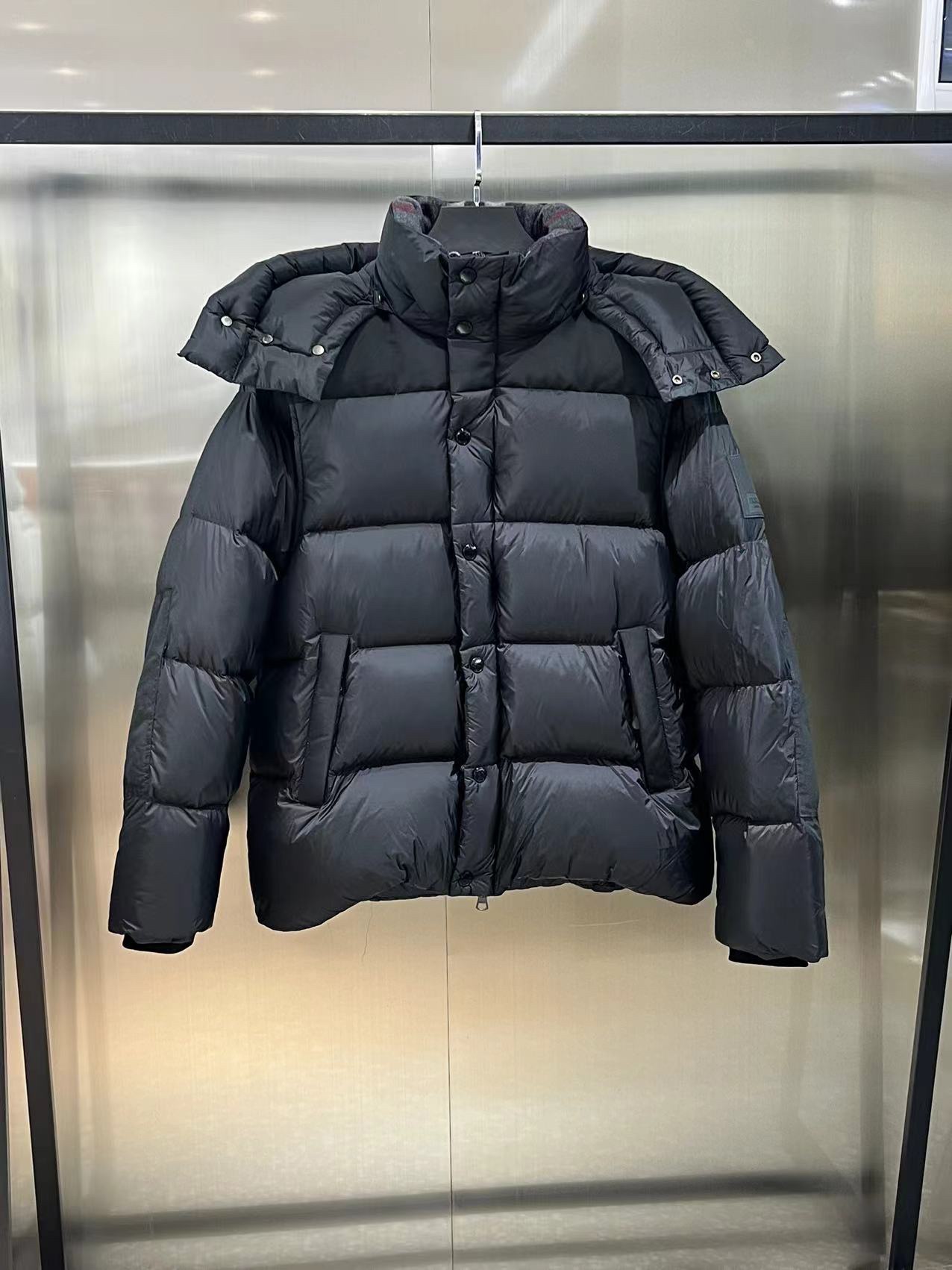 High-end Burberry down jacket, versatile as coat or vest. Waterproof, windproof, lightweight. 95% white duck feather, warm design. Unisex sizes 48-56.-Big cat
