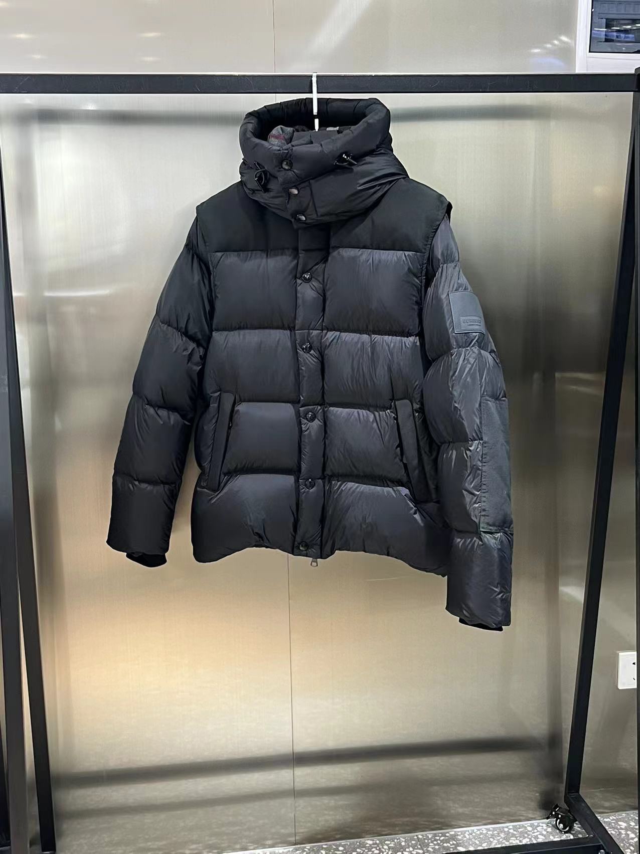 High-end Burberry down jacket, versatile as coat or vest. Waterproof, windproof, lightweight. 95% white duck feather, warm design. Unisex sizes 48-56.-Big cat