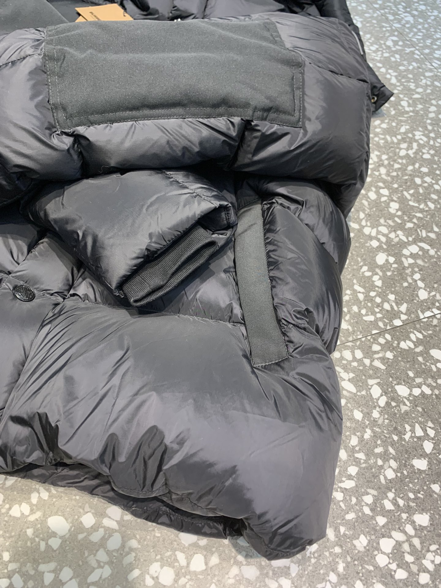 High-end Burberry down jacket, versatile as coat or vest. Waterproof, windproof, lightweight. 95% white duck feather, warm design, unisex. Sizes 48-56.-Big cat