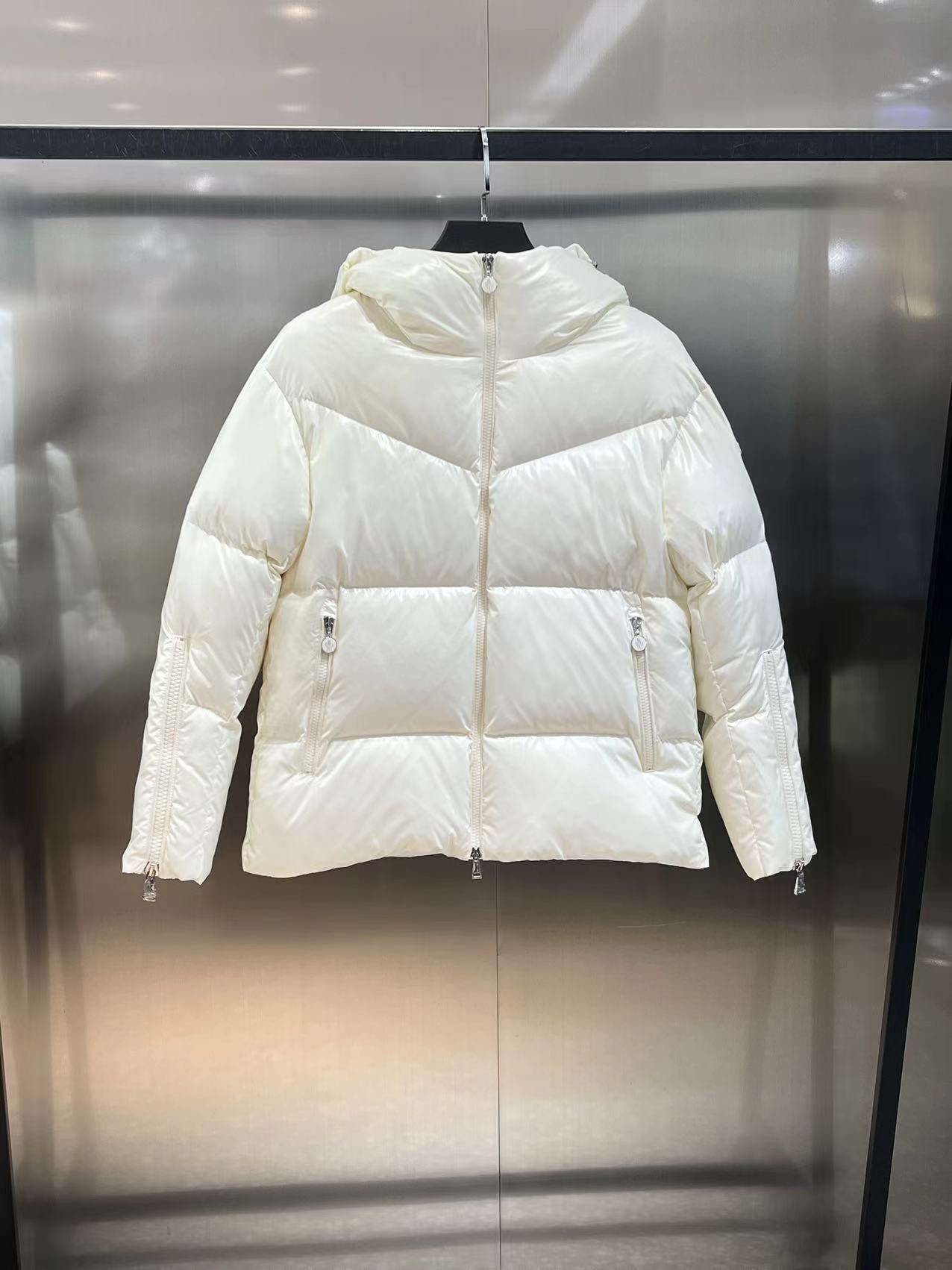 Guangzhou high-end Moncler Abbaye short style, hidden hood letters. Fashionable, versatile, great fit. Warm for autumn/winter. Colors: black, white. Sizes: 1,2,3,4.-Big cat