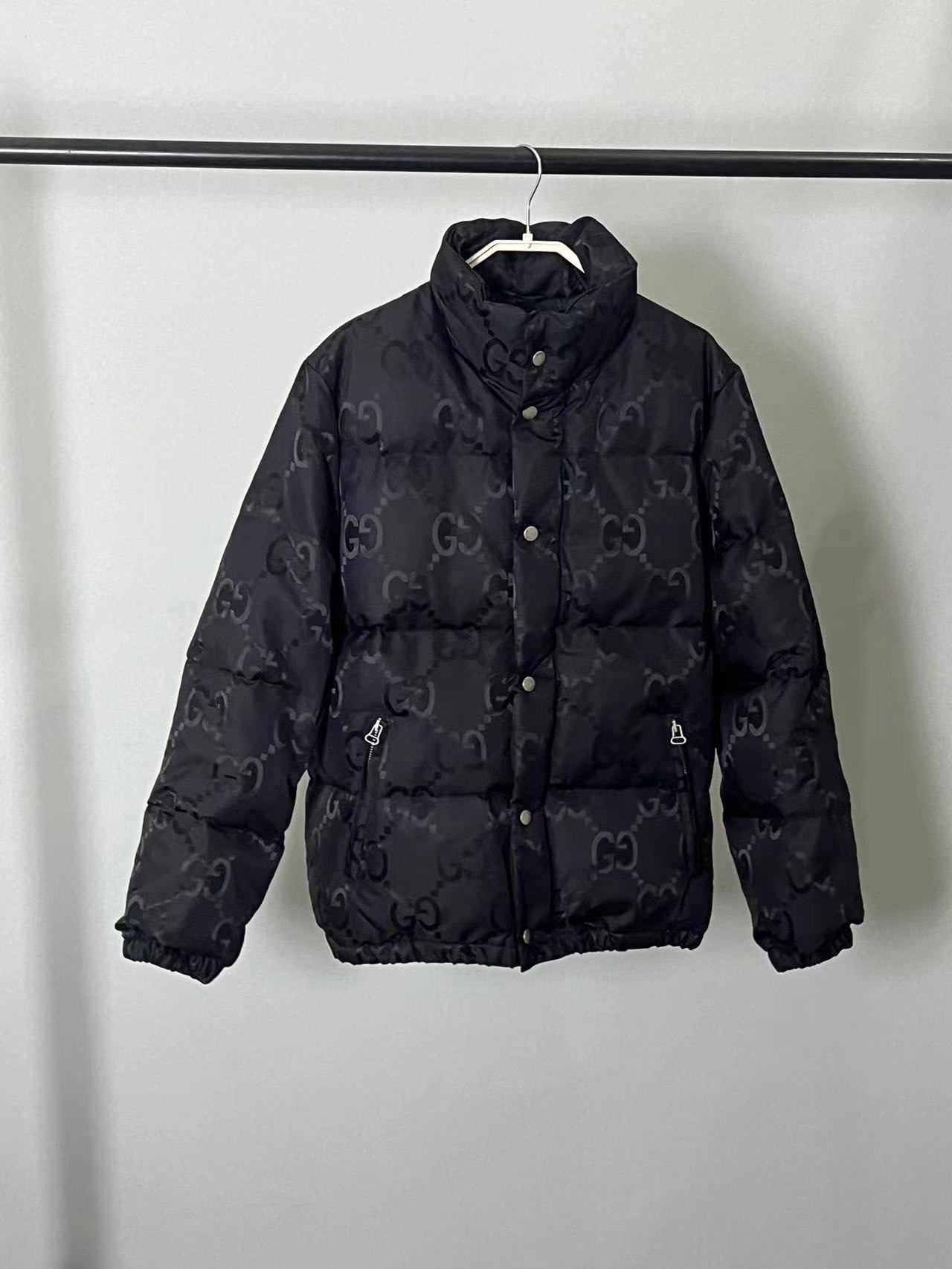 Doudoune Gucci Imprimée Monogramme Noir - Élégance et Chaleur pour l'Hiver
