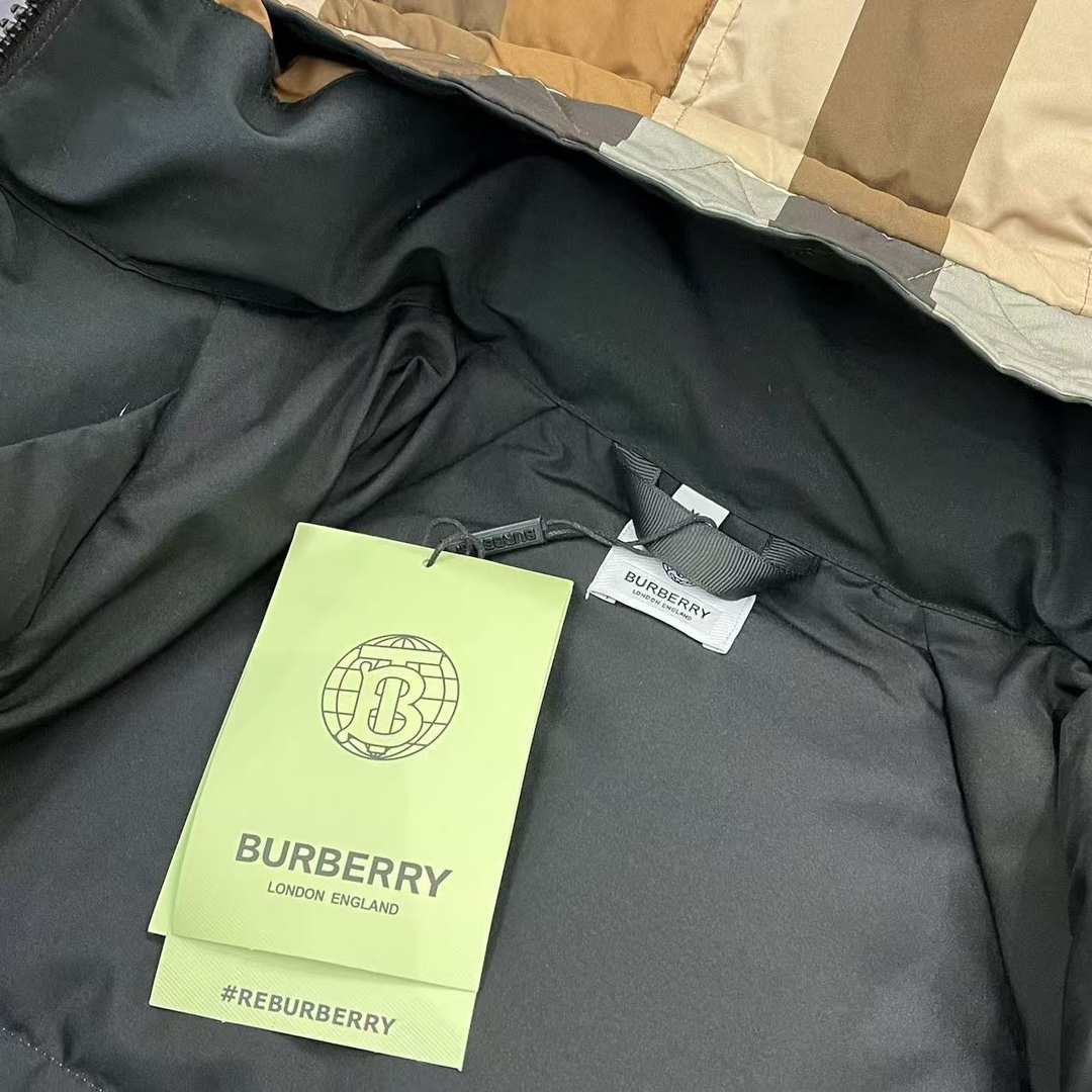 Top-grade Burberry plaid women's down jacket. 90% down filling, high-density polyester. Waffle quilting, stand collar, zipper, spacious pockets. Sizes: S, M, L, XL.-Big cat