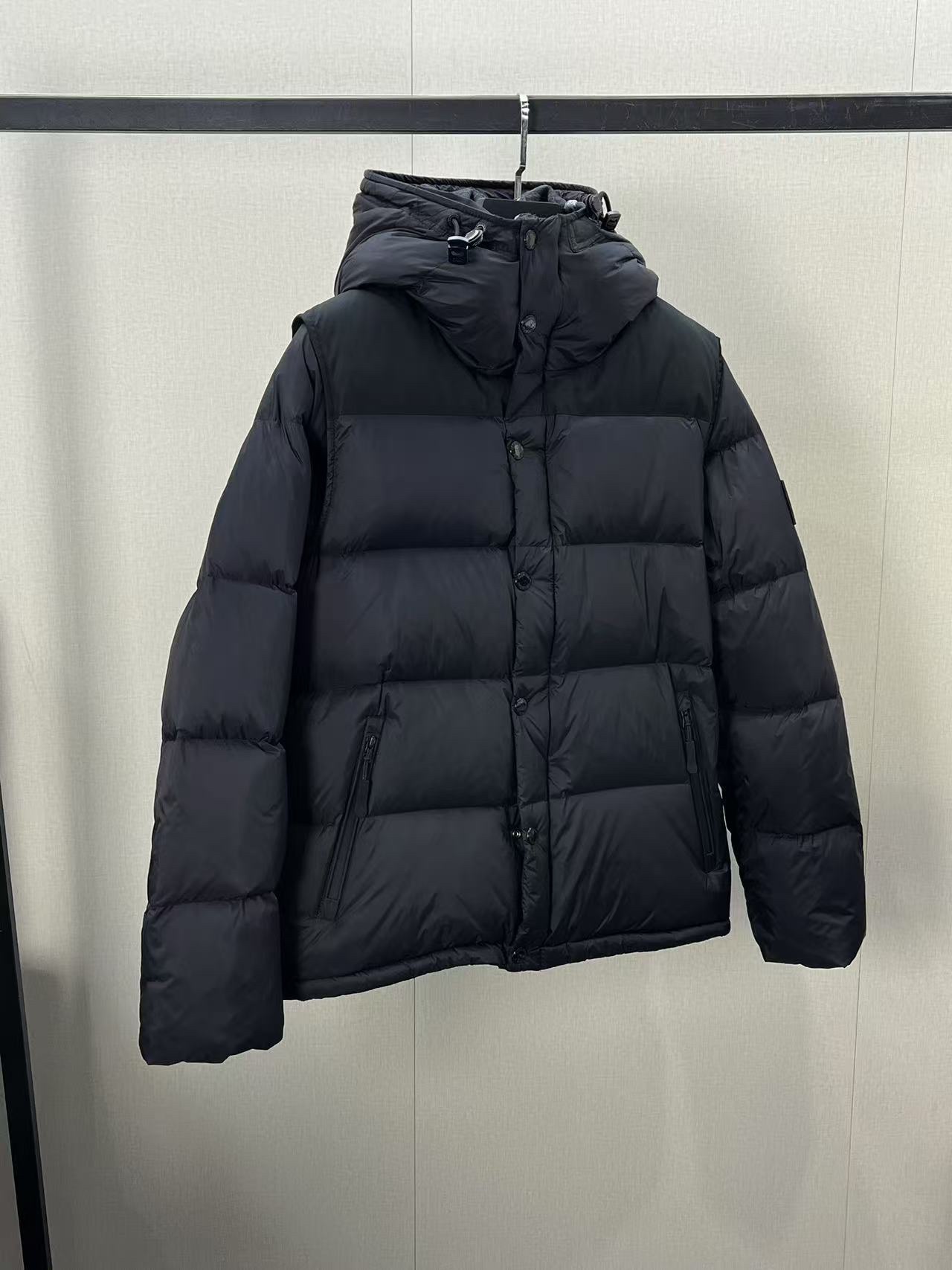 Burberry Detachable Sleeve Goose Down Puffer Jacket with B Logo 7 i1731216071 506 6