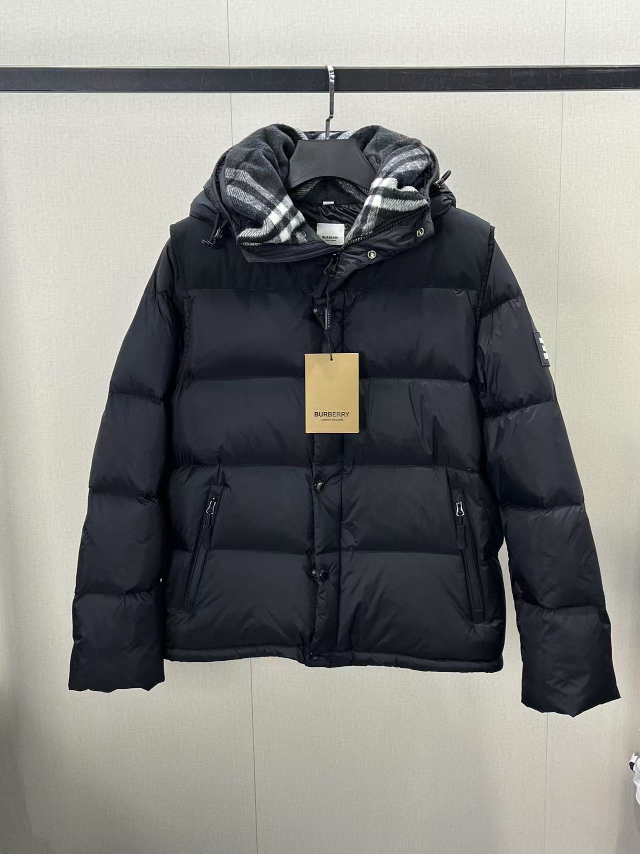 Burberry Detachable Sleeve Goose Down Puffer Jacket with B Logo 2 i1731216071 8430 7
