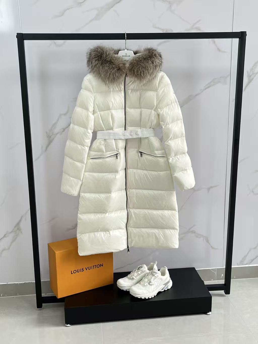 Moncler Boed Down Jacket with Fur Hood and Belt - Winter Collection 7 i1756898803198 744 0 5