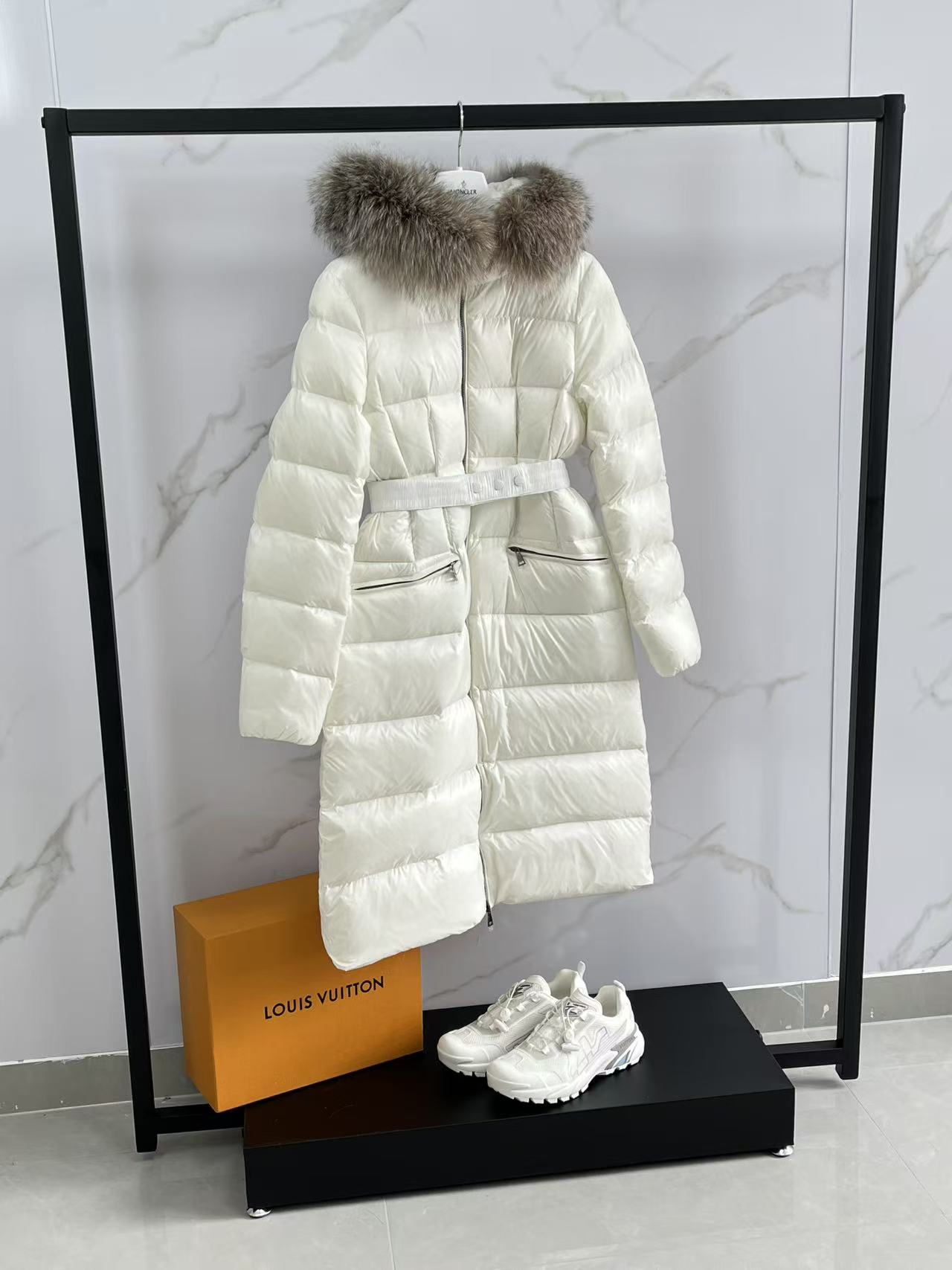 Moncler Boed Down Jacket with Fur Hood and Belt - Winter Collection 6 i1756898804084 9210 0 4