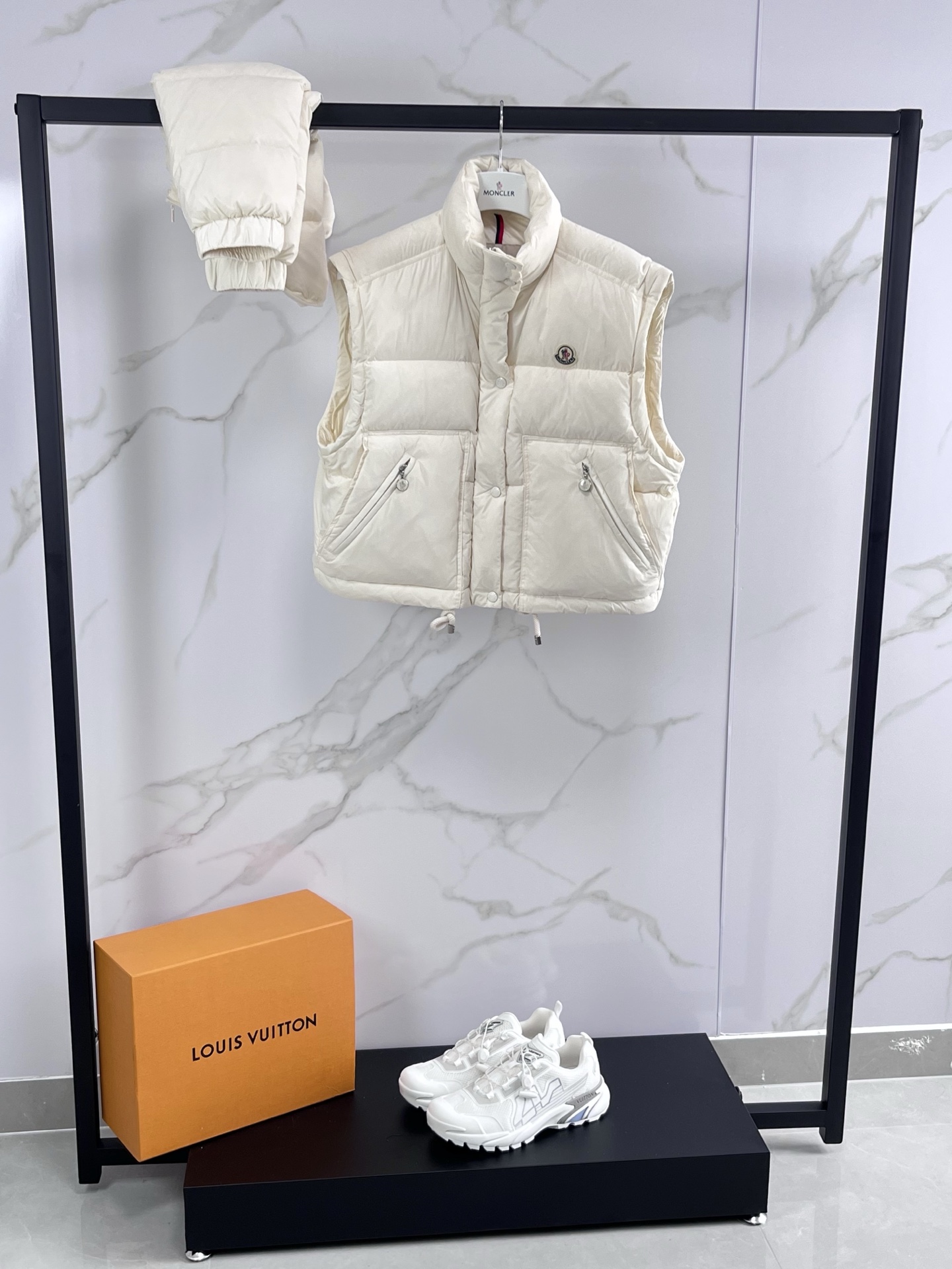Moncler Women's Selle Melard Color Lightweight Down Jacket - Stylish & Warm 6 i1757422659394 318 0 4