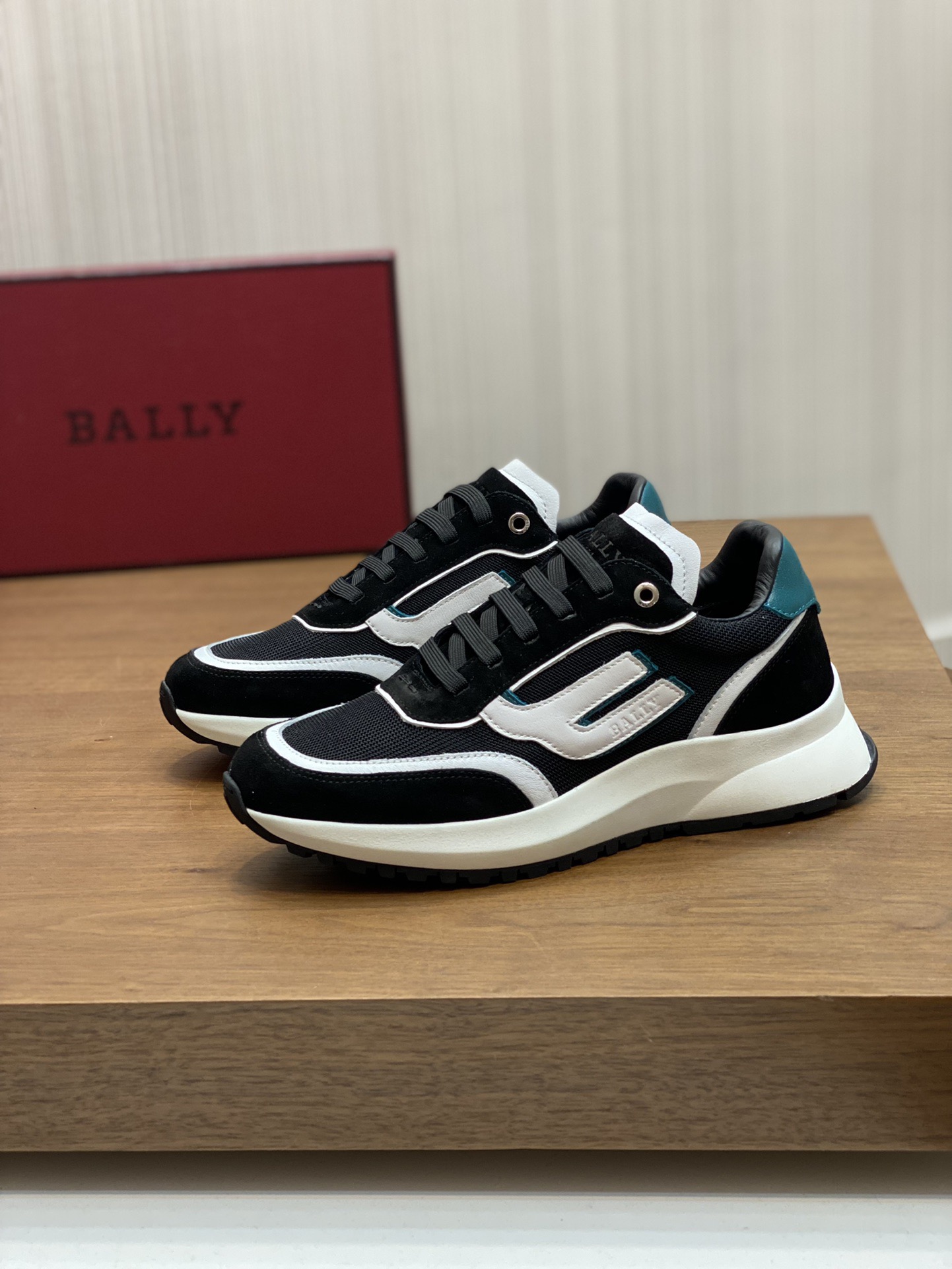 NO:348467,[Real price] BALLY.Bali's official website model synchronous code number 38-44. New summer new product. Material is designed with cowhide with unique line elements. Paired with sheepskin inner lining, BALLY original bottom, [Sun] [Sun] high-end packaging high-quality details determine quality, and you can enter and exit the counter at will. Welcome to compare, bally, cowhide, sheepskin19860909【实价】BALLY.巴利 官网款同步码数38-44码. 新品夏季新品. 材料选用牛皮搭配独特线条元素设计.搭配羊皮内里,BALLY原版底,[太阳][太阳]高端包装高品质细节决定品质、可随意进出专柜,欢迎对比,,bally,cowhide,sheepskin,Men's shoes