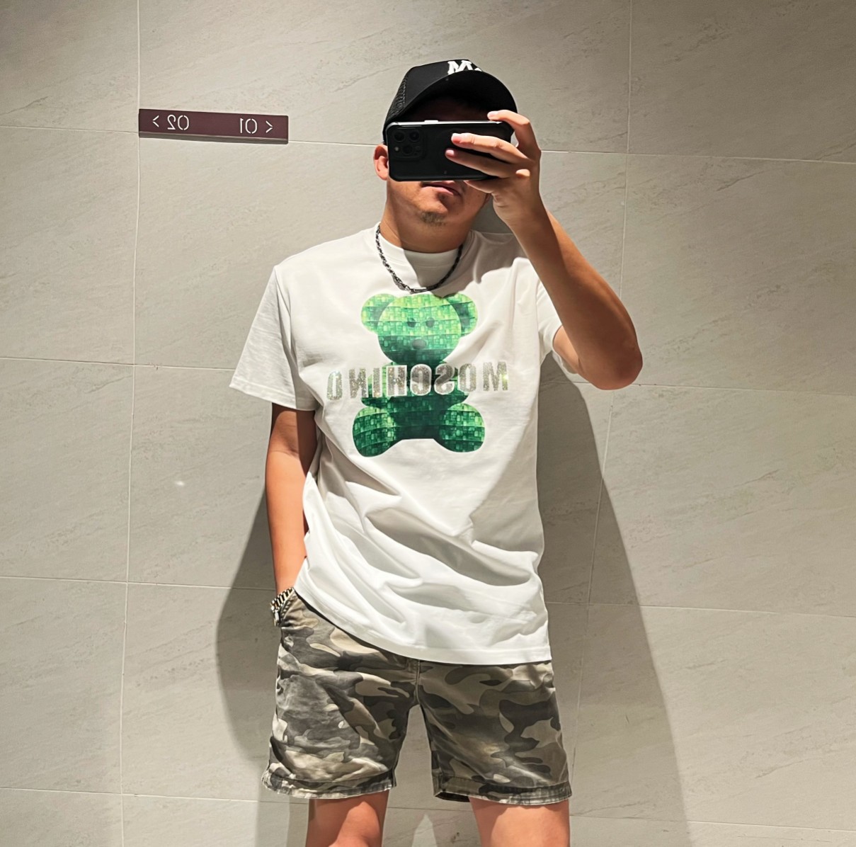2026年春夏款纯棉270克重双纱平纹短袖 logo：MOSCHINO 工艺：印花烫钻 颜色：黑/白 码数：XS~L