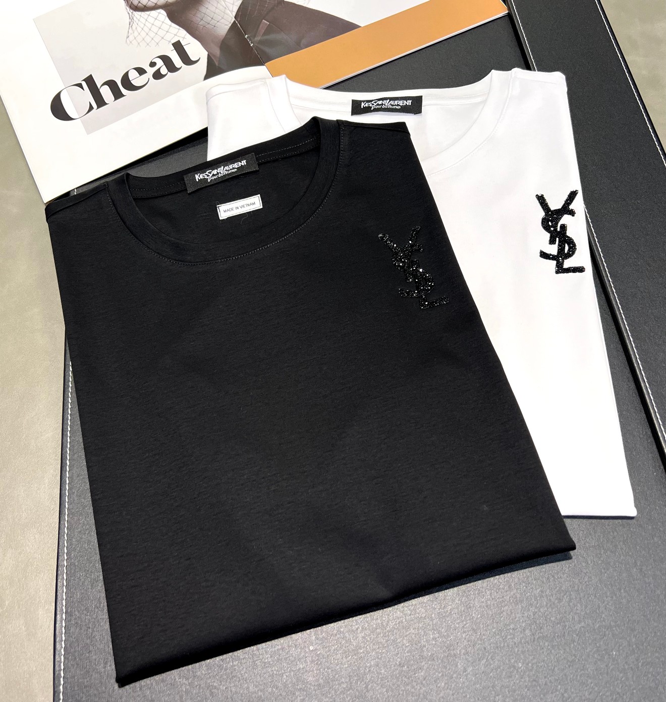 2026年新款春夏200克丝光棉短袖T恤 logo：YSL 工艺：烫钻 颜色：黑/白 码数：M-3XL