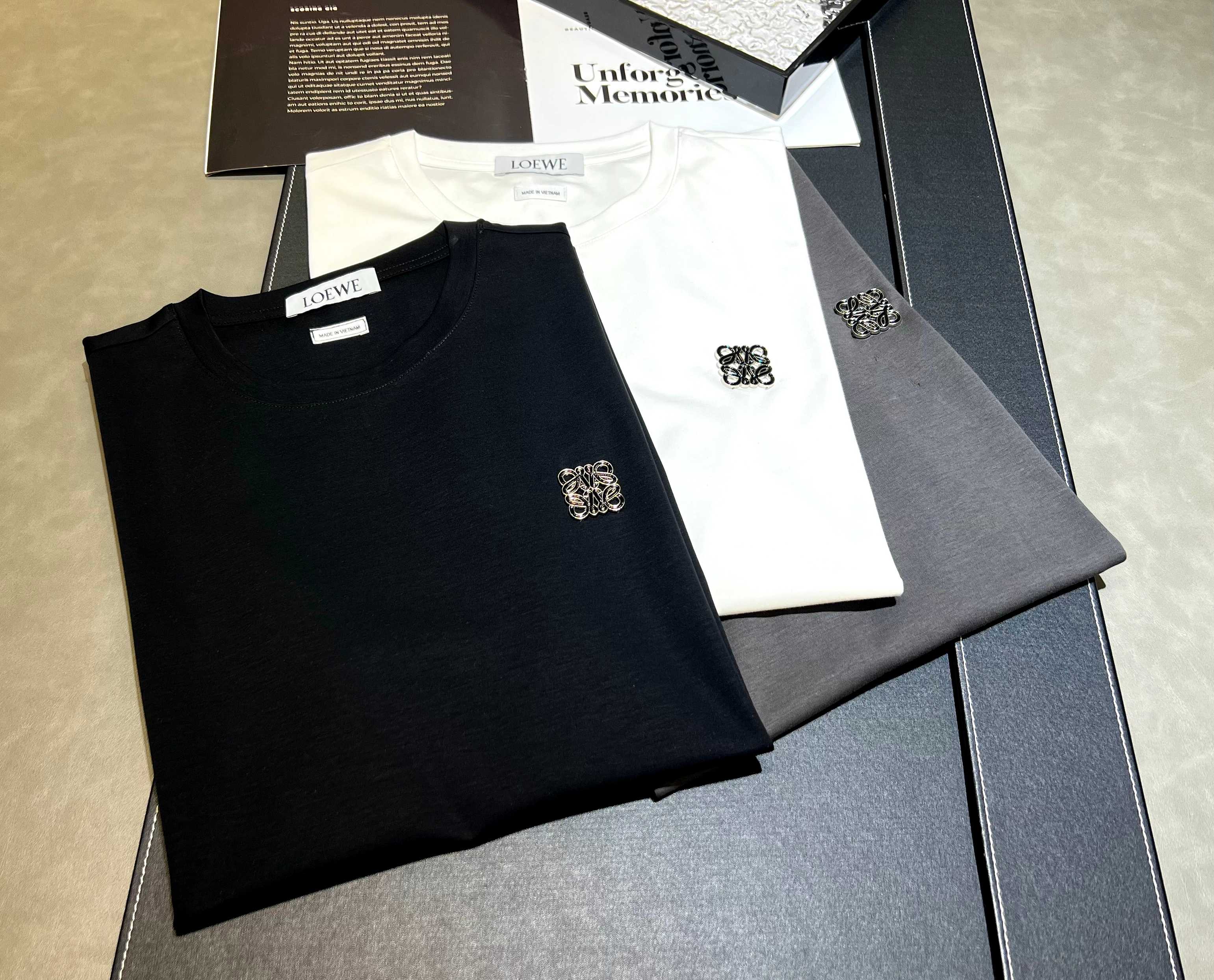 Camiseta de manga corta de algodón mercerizado de primavera/verano 2026, 200 g, logo: LOEWE, técnica: etiqueta de hierr…