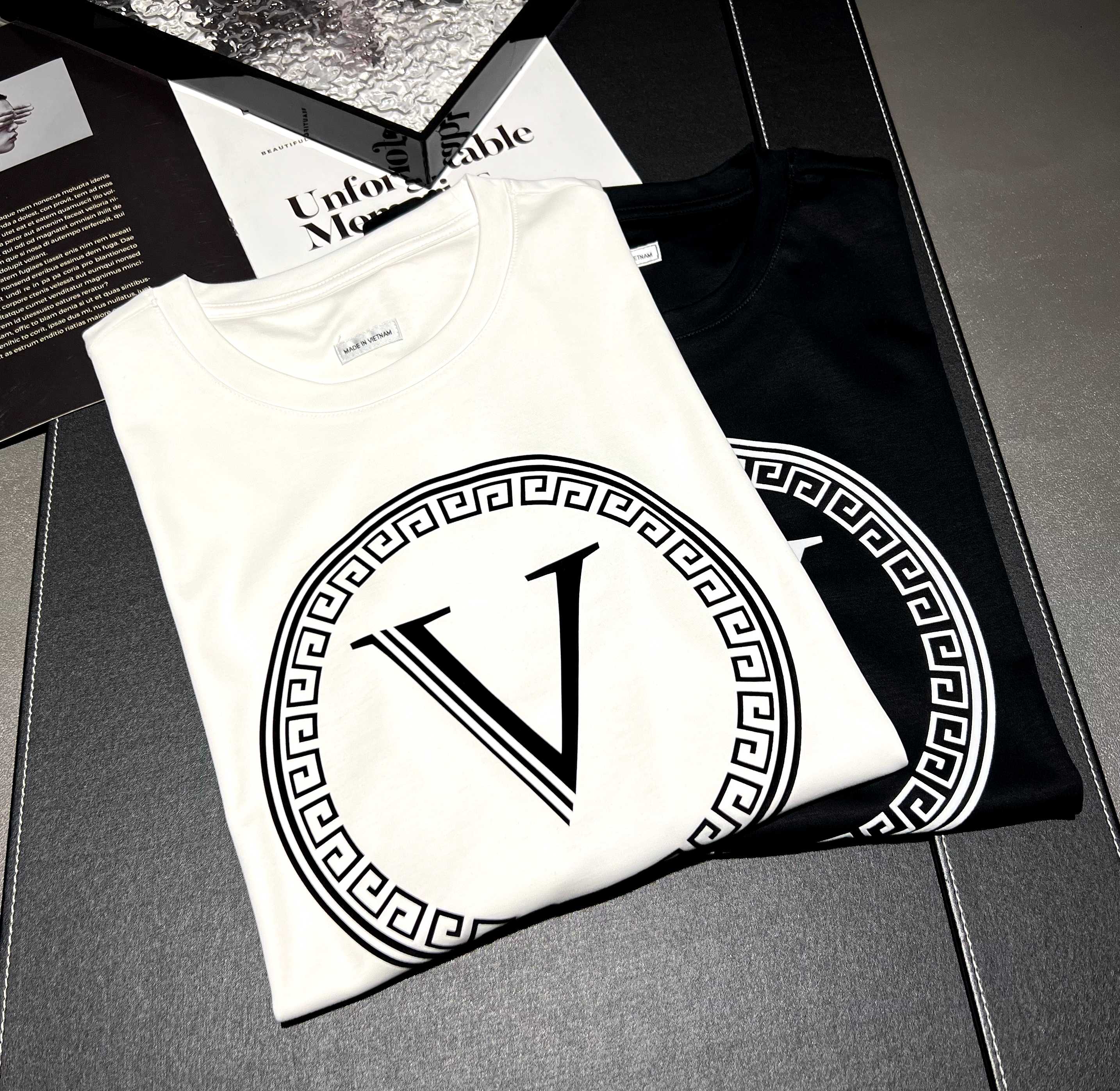 Manga corta de algodón mercerizado de 200 gramos, nueva primavera/verano 2026, logo: VERSACE, técnica: flocking, colore…