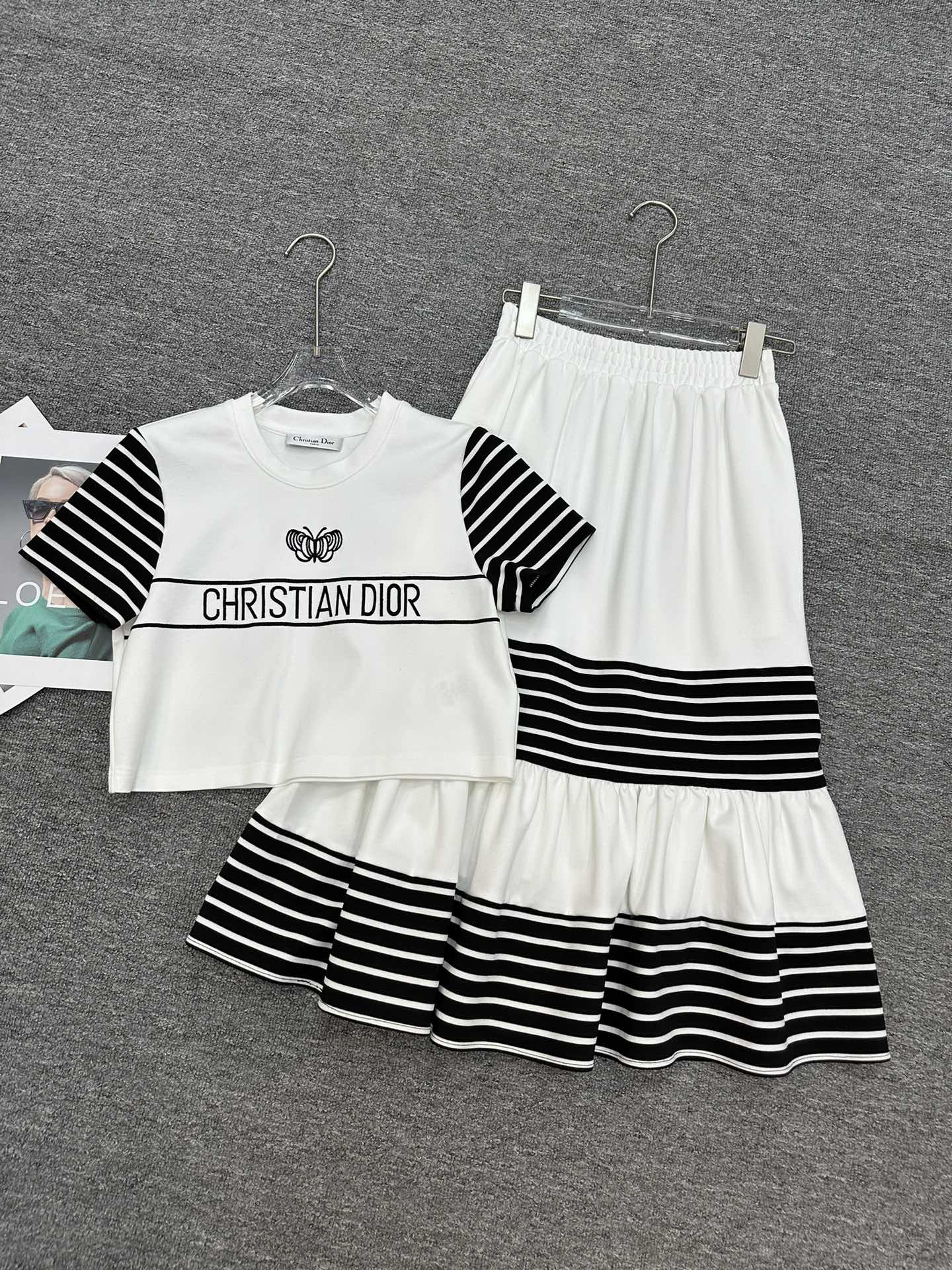 Wholesale
 Dior Clothing Skirts T-Shirt AAAA Customize
 Embroidery Spring/Summer Collection Fashion