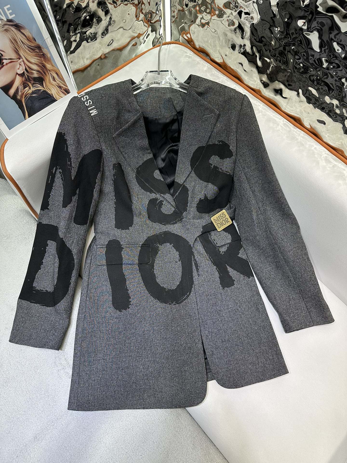 Falso de lujo
 Dior Ropa Abrigos y chaquetas Bordado Colección otoño – invierno