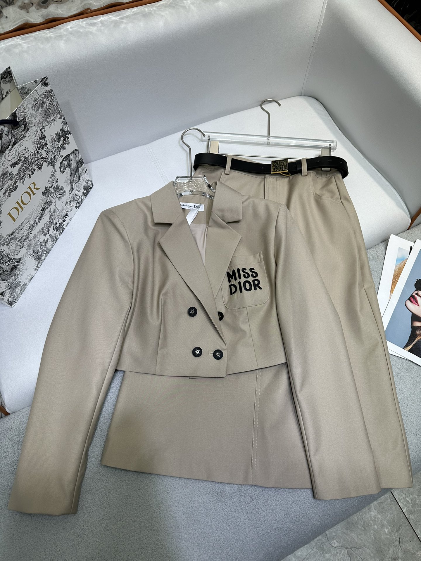 Dior Ropa Abrigos y chaquetas Camisas y blusas Faldas Bordado Colección otoño – invierno