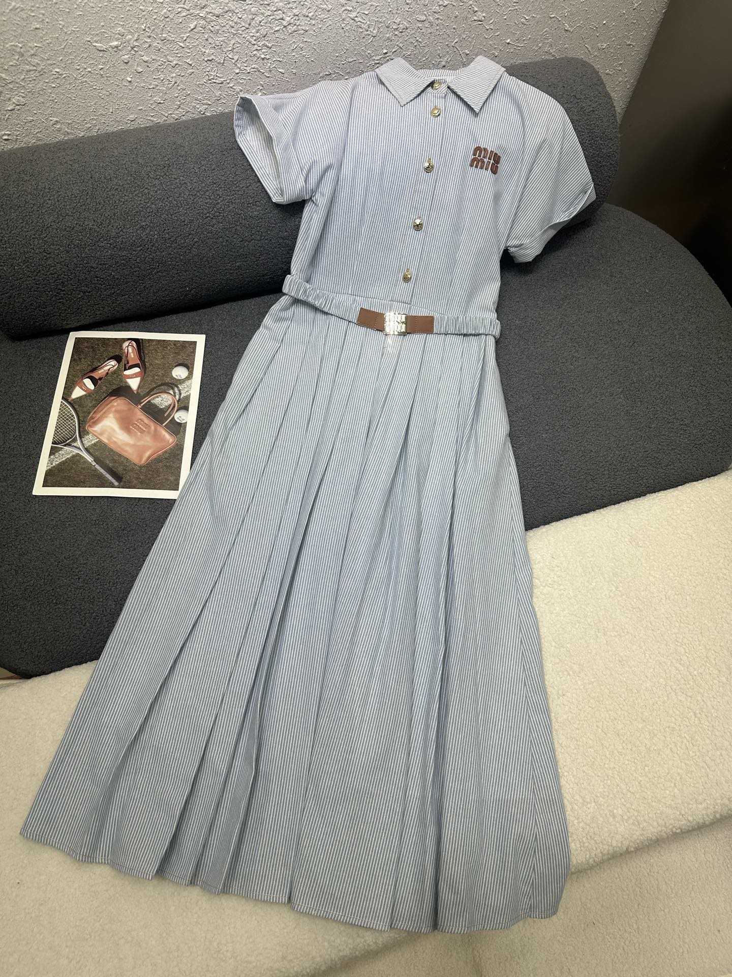 NO:762730,MiuMi*/26SS new dress/letter leather decoration/exquisite workmanship/slimming upper body effect/elegant temperament/single color three codes SML P,,miumiu,skirts,19860909MiuMi*/26SS新款连衣裙/字母皮质装饰/做工精致/上身效果显瘦/气质高雅/单色三码SML P,,miumiu,skirts,,Women's clothing