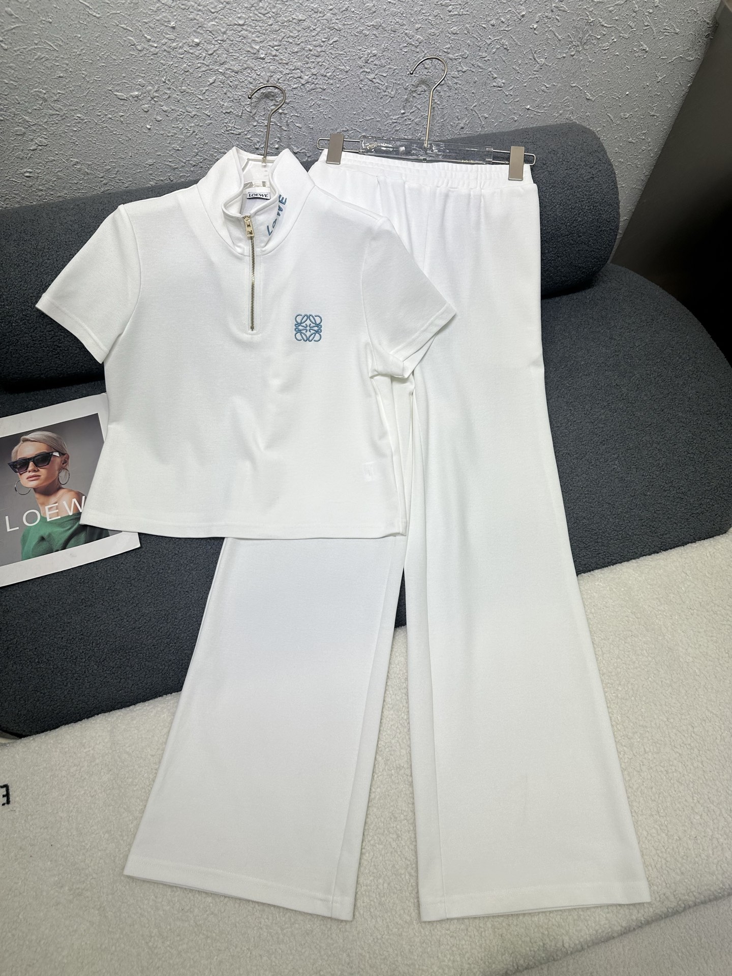 NO:762227,LoEWE*/New style stand-up collar top-shirt wide-leg pants suit/letter embroidery decoration/casual style/two colors and three codes SML P,,loewe,19860909LoEWE*/新款立领上恤阔腿裤套装/字母刺绣装饰/休闲款/两色三码SML P,,loewe,,Women's clothing