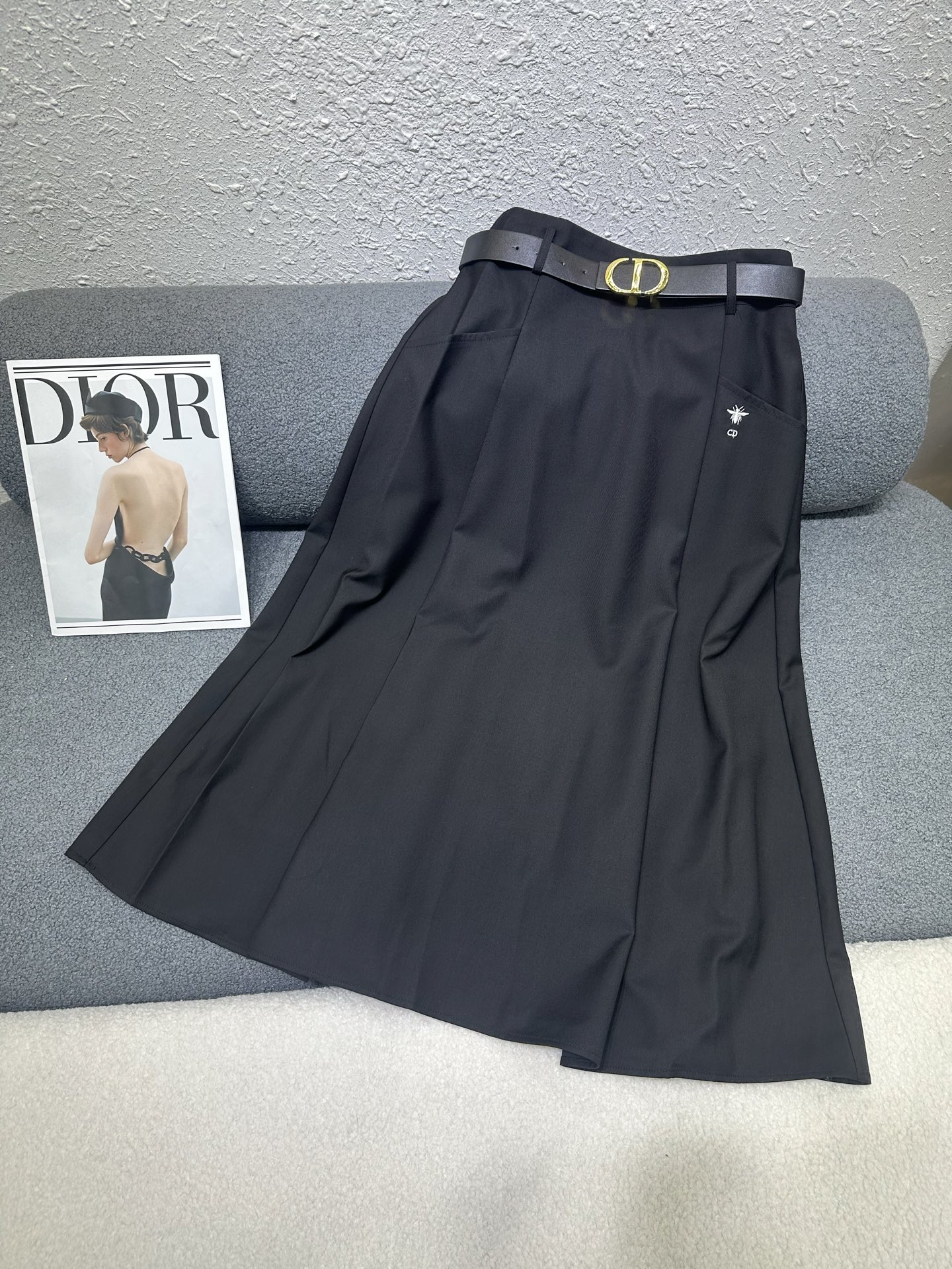 NO:790754,High quality Dio*/26 new spring and summer casual skirt/embroidered bee decoration/customized suit fabric/with high-end belt/high quality/black gray SML P,,dior,skirts,business suit,19860909高品质Dio*/26春夏新款休闲半裙/刺绣小蜜蜂装饰/定制西装面料/搭配高级腰带/高品质/ 黑色 灰色SML P,,dior,skirts,business suit,,Women's clothing