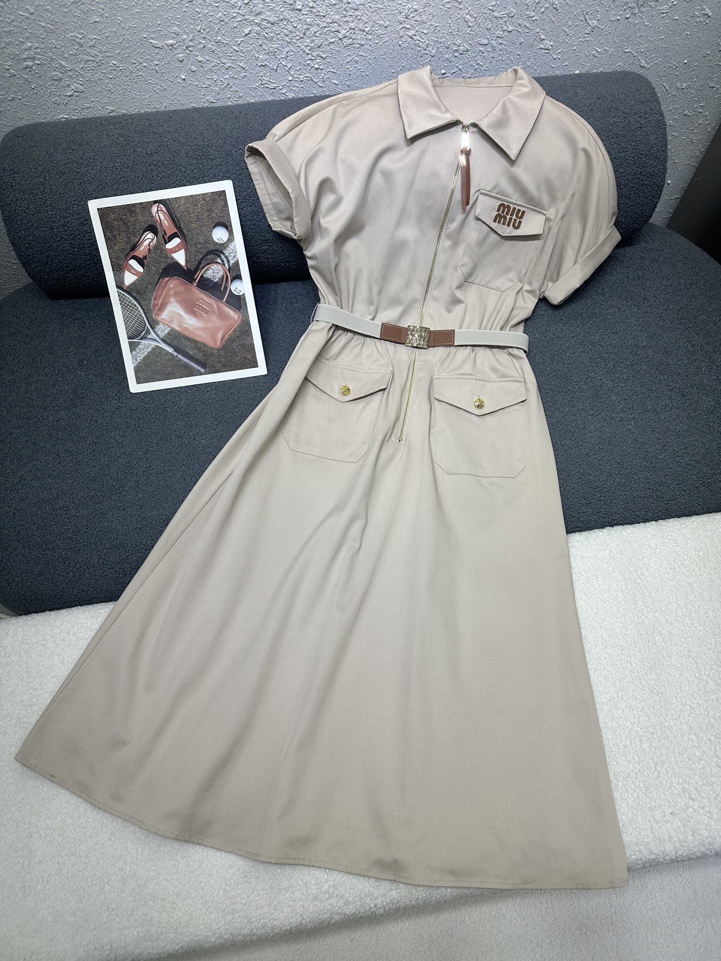 NO:762230,MiuMiu *2026 spring and summer new dress, letter leather decoration, matching belt, slim fit, two colors SML P,,miumiu,skirts,19860909MiuMiu *2026春夏新款连衣裙 字母皮质装饰 搭配腰带 版型显瘦修身 两色SML P,,miumiu,skirts,,Women's clothing