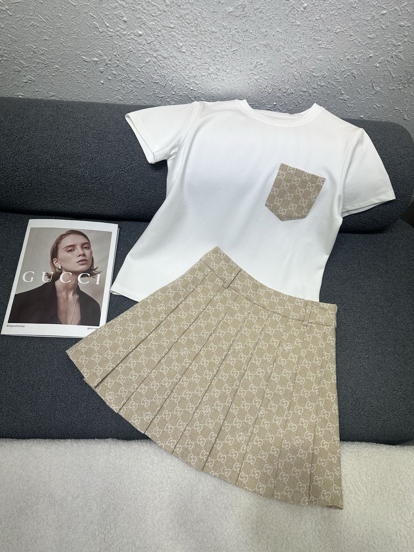 NO:790756,Gcuui*2026 new spring and summer suit, round neck short-sleeved top, pleated skirt/double G jacquard fabric/version, western style and age reduction/two colors SMLXL,,skirts,T-shirt,19860909Gcuui*2026春夏新款套装 圆领短袖上衣压褶半裙/双G提花面料/版型洋气减龄/两色SMLXL,,skirts,T-shirt,,Women's clothing