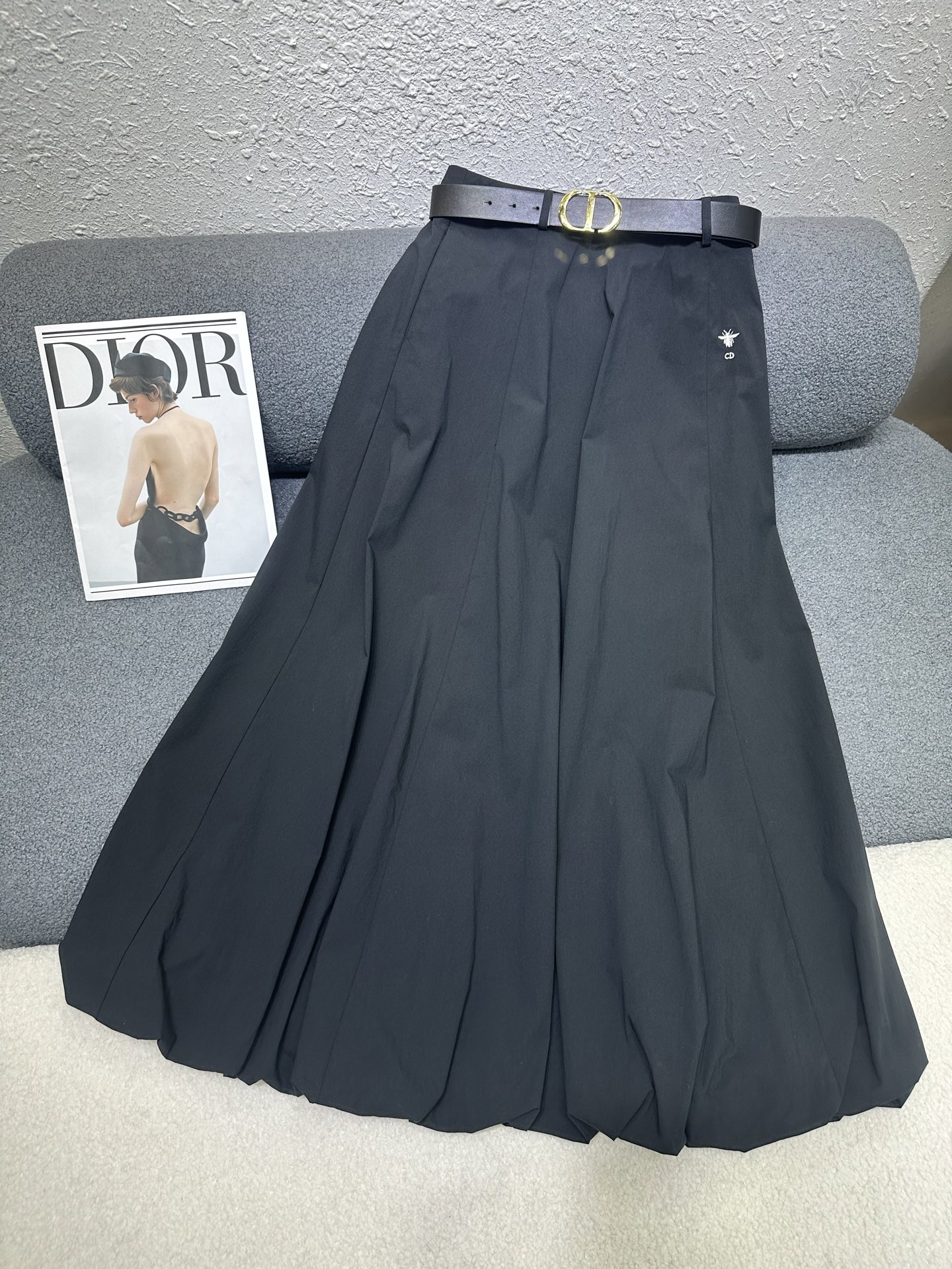 NO:760945,Dio*/26 new spring and summer long skirt/double pocket design/embroidered classic bee/with customized logo belt/slim and versatile version/full of high-end feel/black khaki/SML,, dior, skirts,19860909Dio*/26年春夏新款长半裙/双口袋设计/刺绣经典小蜜蜂/搭配定制logo腰带/显瘦百搭版型／高级感满满/黑色 卡其／SML,,dior,skirts,,Women's clothing