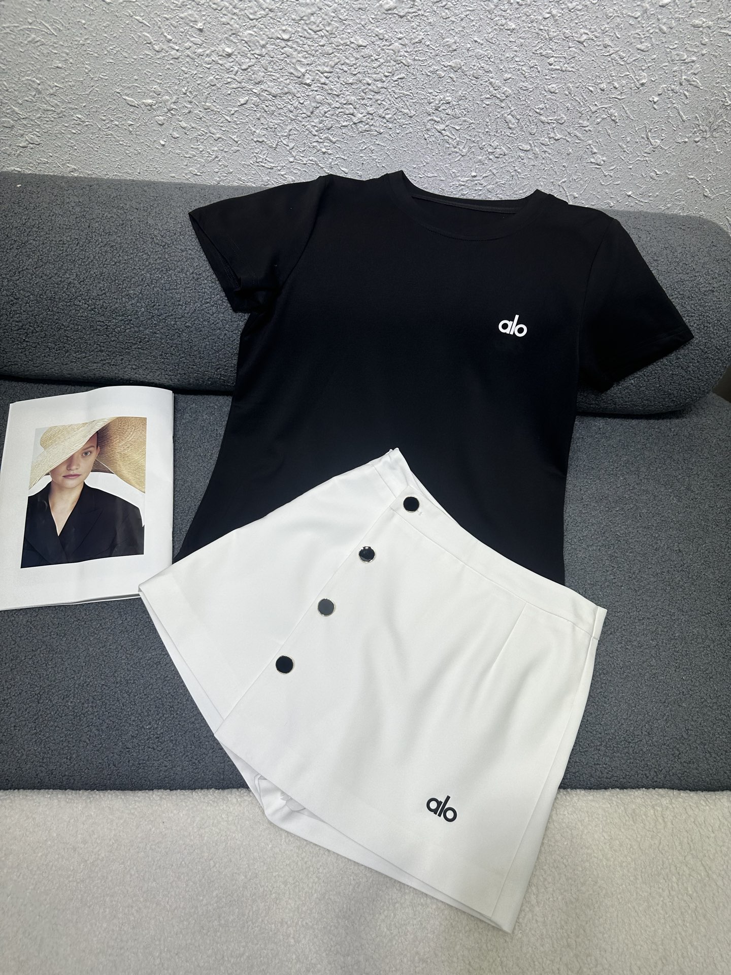 NO:791276,alo2026 new summer short-sleeved culottes suit/with button design/simple and elegant/2 colors and four sizes MLXL,,skirts,T-shirt,19860909alo2026夏装新款短袖裤裙套装/搭配纽扣设计/简约大气 / 2色四码MLXL,,skirts,T-shirt,,Women's clothing