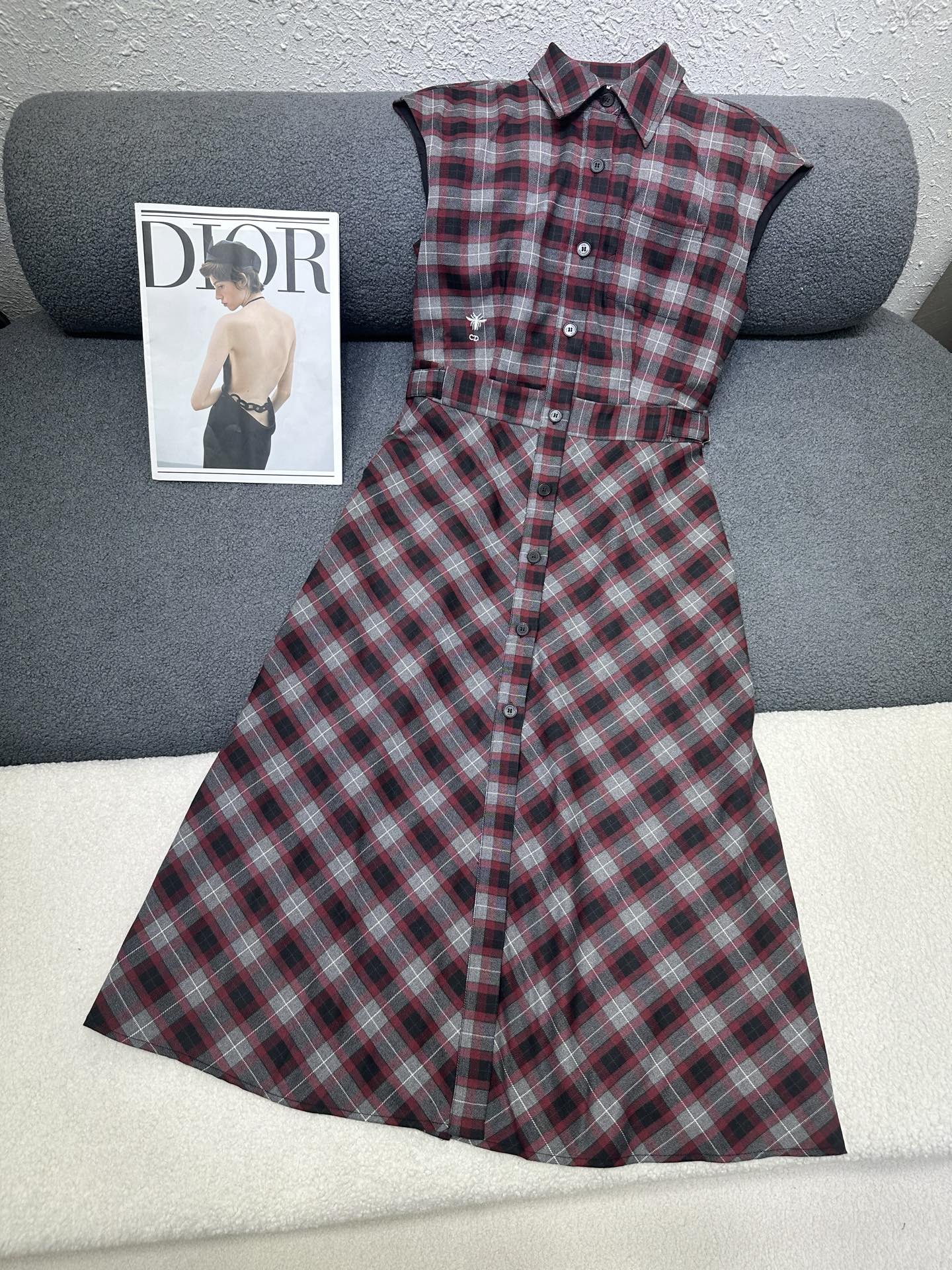 NO:762214,High-quality Dio*2026 new lapel sleeveless plaid dress with bee embroidery decoration, button-type upper body slimming, mobile shrink waist buckle, three-color single color SML, dior, skirts,19860909高品质Dio*2026新款翻领无袖格子连衣裙小蜜蜂刺绣装饰 纽扣式 上身显瘦 移动收缩腰扣 单色三码SML,,dior,skirts,,Women's clothing