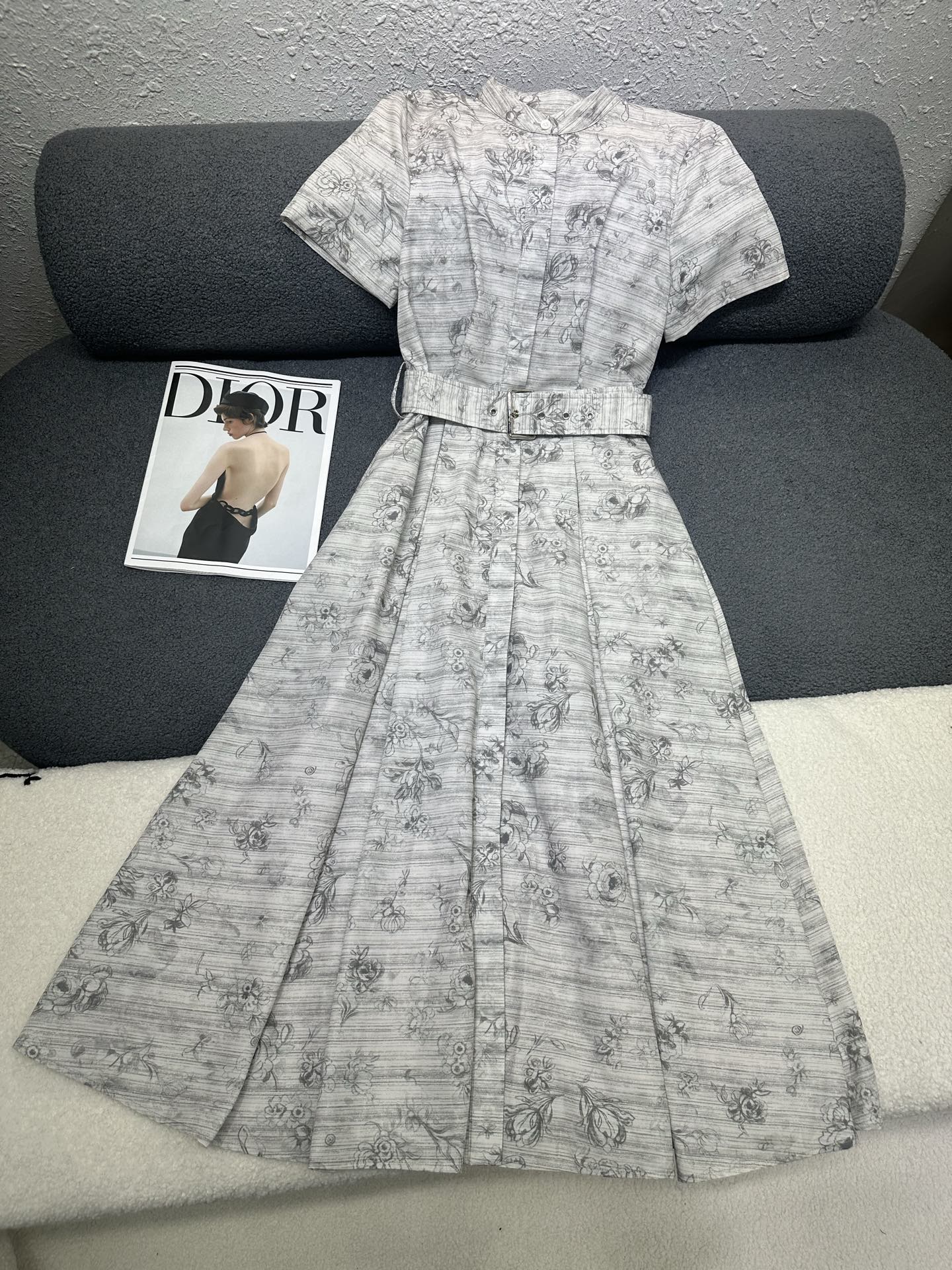 NO:760872,Dior/Dior 2026 new summer dress/printed fabric/elegant upper body shape/high quality/series model/matching belt/monochrome SML,,dior,dior,skirts,19860909Dior/迪奥2026夏季新款连衣裙/印花面料/上身版型优雅大方/高品质/系列款/搭配腰带/单色SML,,dior,dior,skirts,,Women's clothing